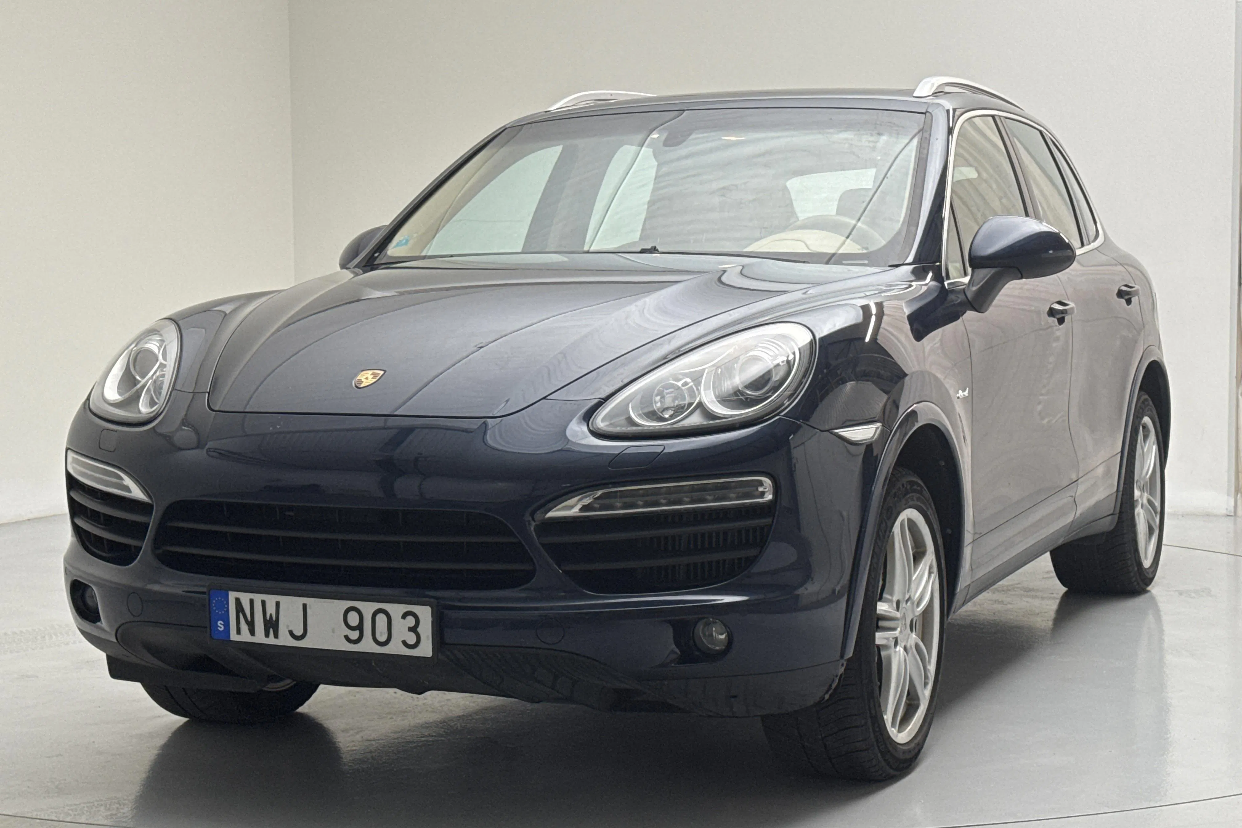 Presentationsfoto 1 av 14: Porsche Cayenne Diesel 4.2 (382hk) - 18 212 mil - Automat - Mörkblå - 2014