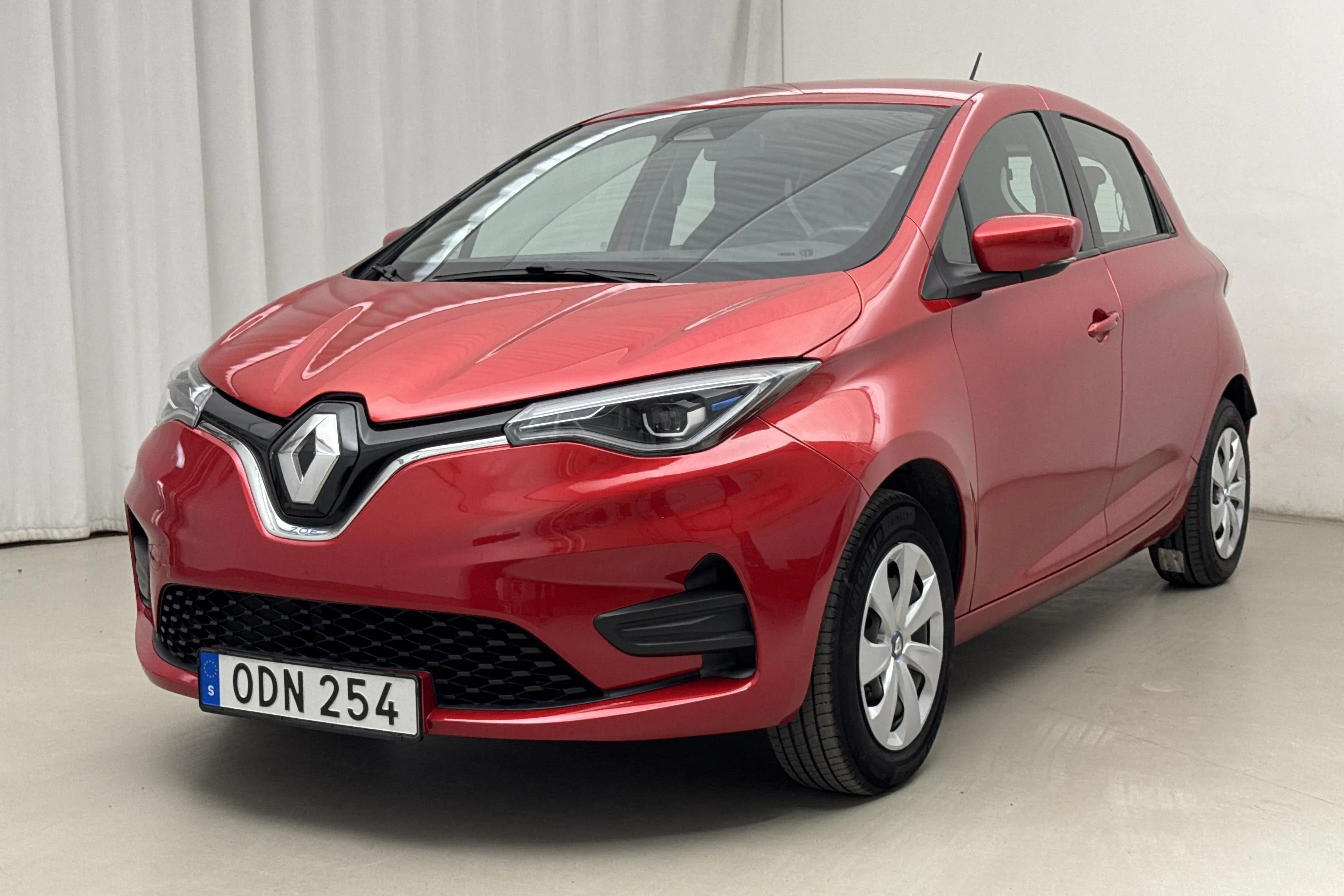 Presentationsfoto 1 av 17: Renault Zoe 52kWh R110 (108hk) - 2 433 mil - Automat - röd - 2020