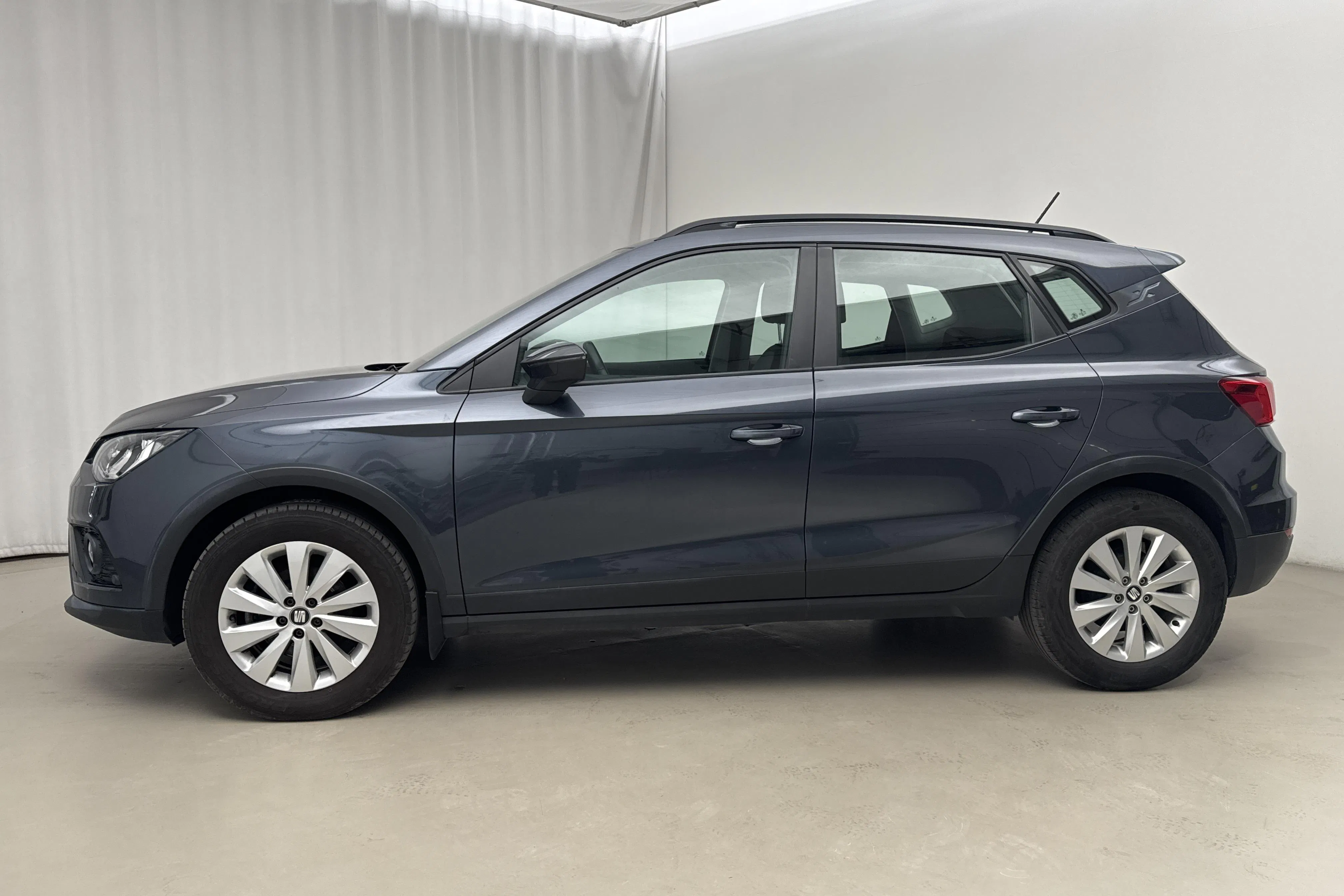 Presentationsfoto 2 av 15: Seat Arona 1.6 TDI 5dr (95hk) - 5 424 mil - Automat - Dark Grey - 2021