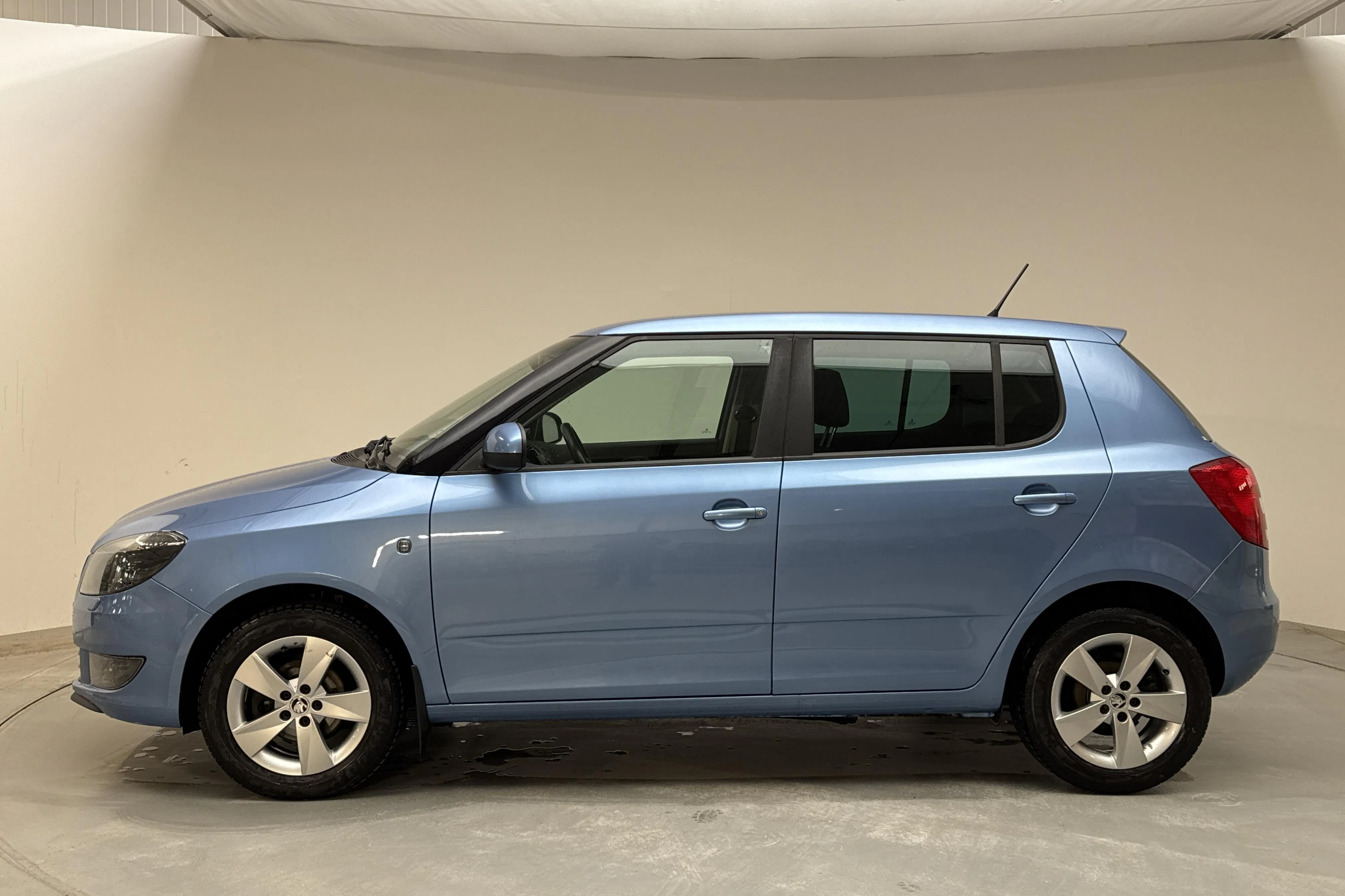 Presentationsfoto 2 av 11: Skoda Fabia 1.2 TSI (86hk) - 8 404 mil - Manuell - blå - 2014