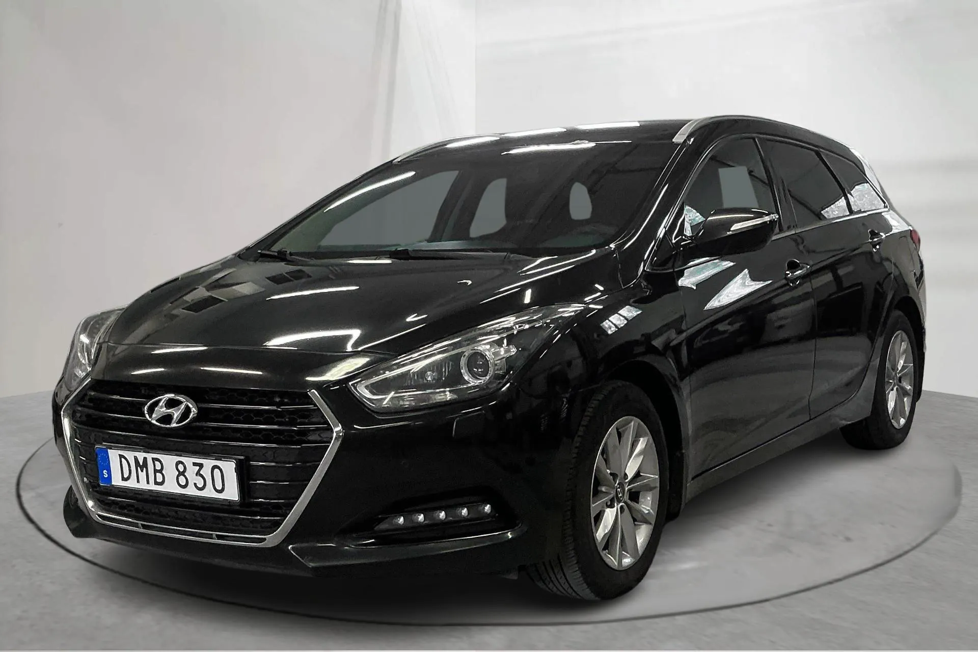 Presentation photo 1 of 14: Hyundai i40 1.7 D Kombi (141hk) - 174 170 km - Automatic - black - 2017