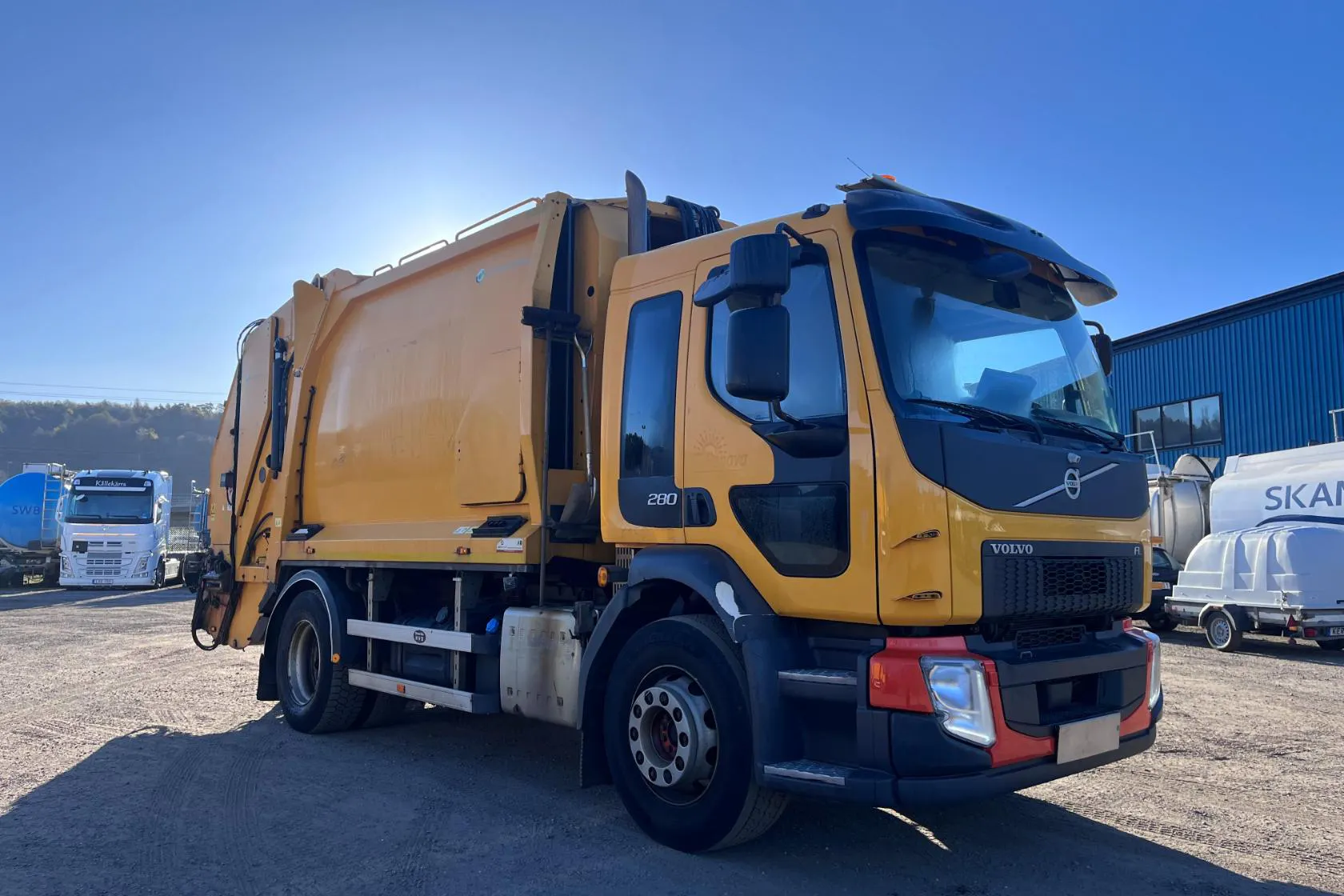 Presentationsfoto 2 av 100: VOLVO FL280 - 244 392 km - Automat - gul - 2015