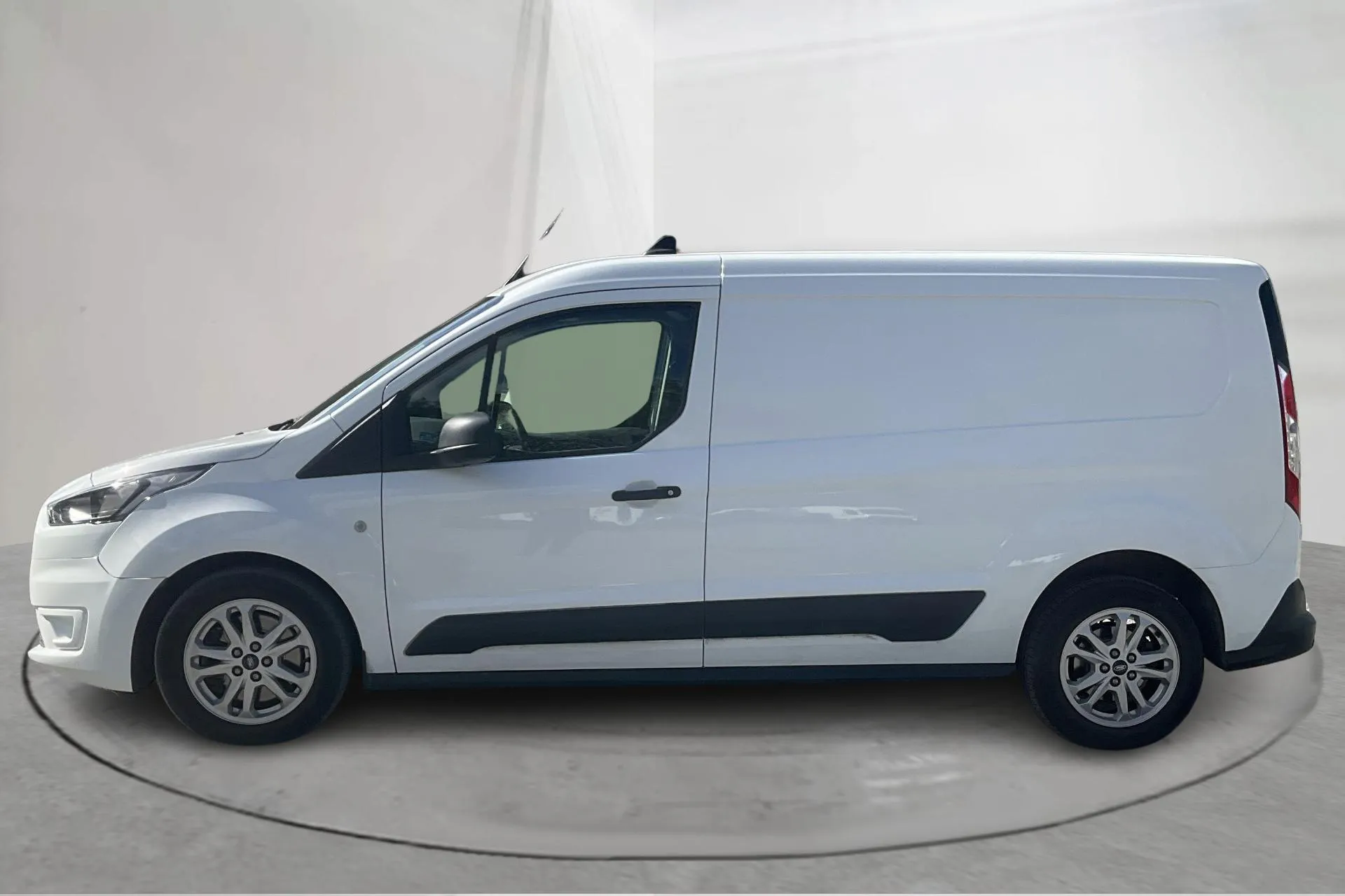 Presentationsfoto 2 av 14: Ford Transit Connect 1.5 EcoBlue (100hk) - 8 996 mil - Automat - vit - 2021