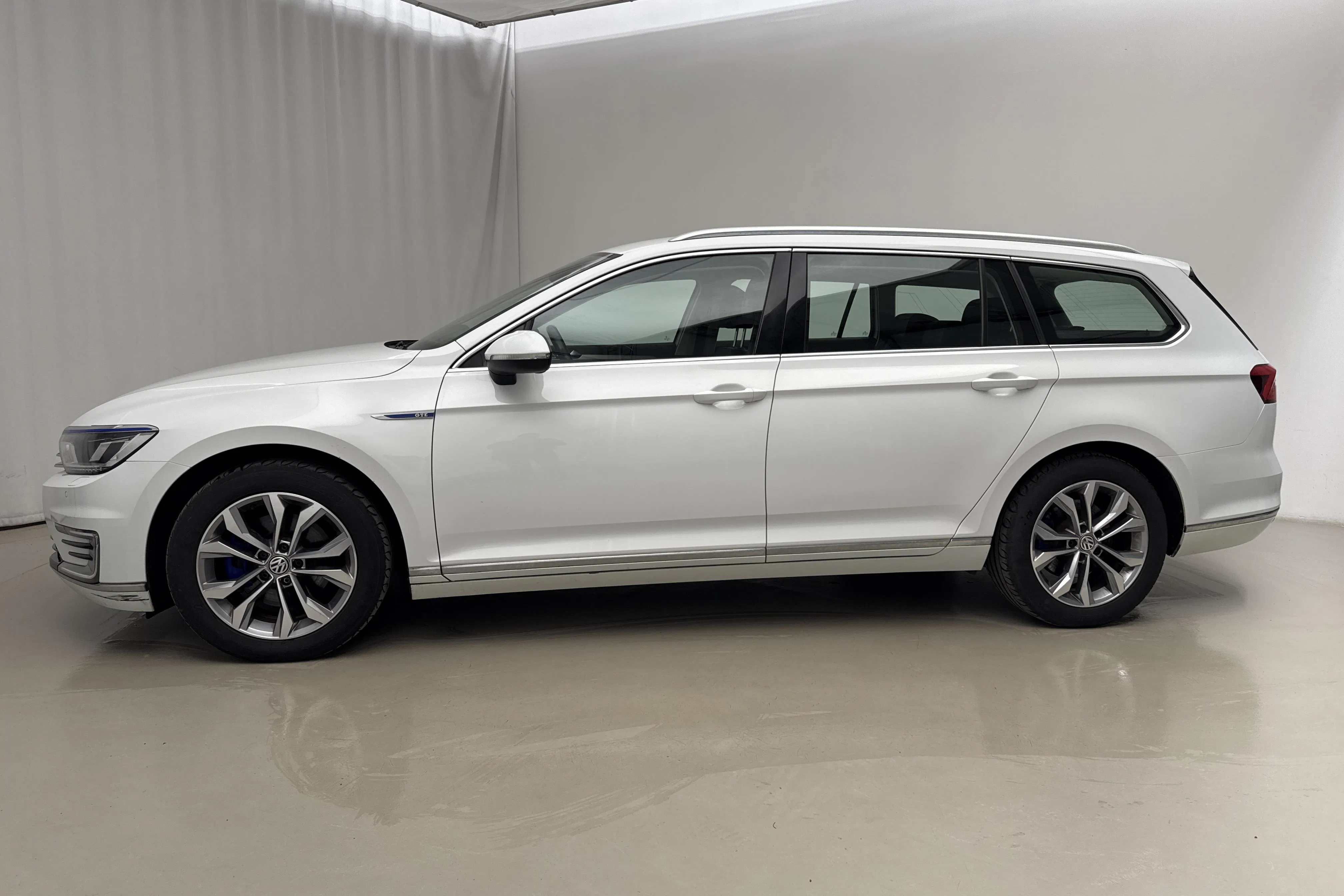 Presentation photo 2 of 21: VW Passat 1.4 Plug-in-Hybrid Sportscombi (218hk) - 161 480 km - Automatic - white - 2017