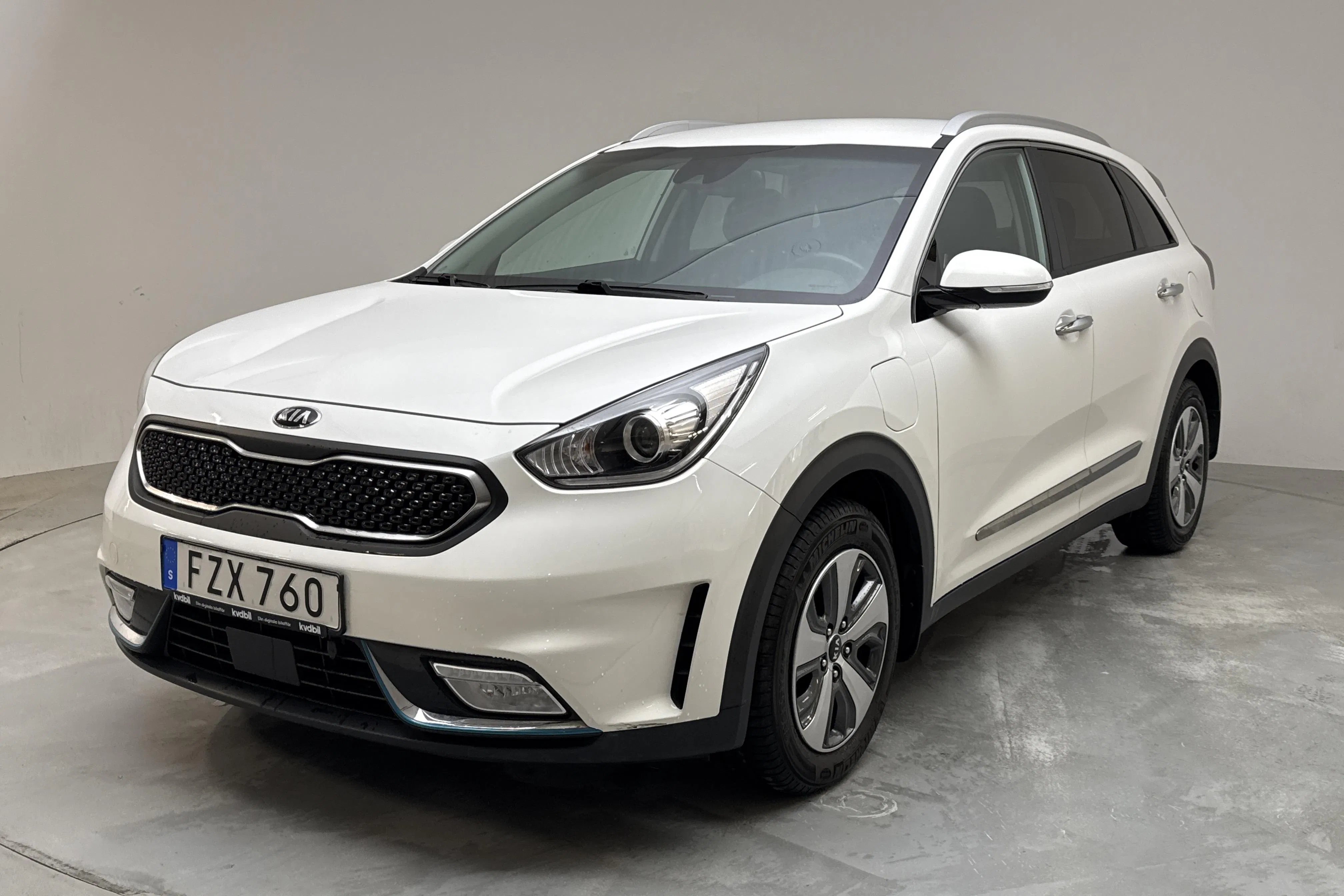 Presentationsfoto 1 av 16: KIA Niro Plug-in Hybrid 1.6 (141hk) - 5 631 mil - Automat - vit - 2019
