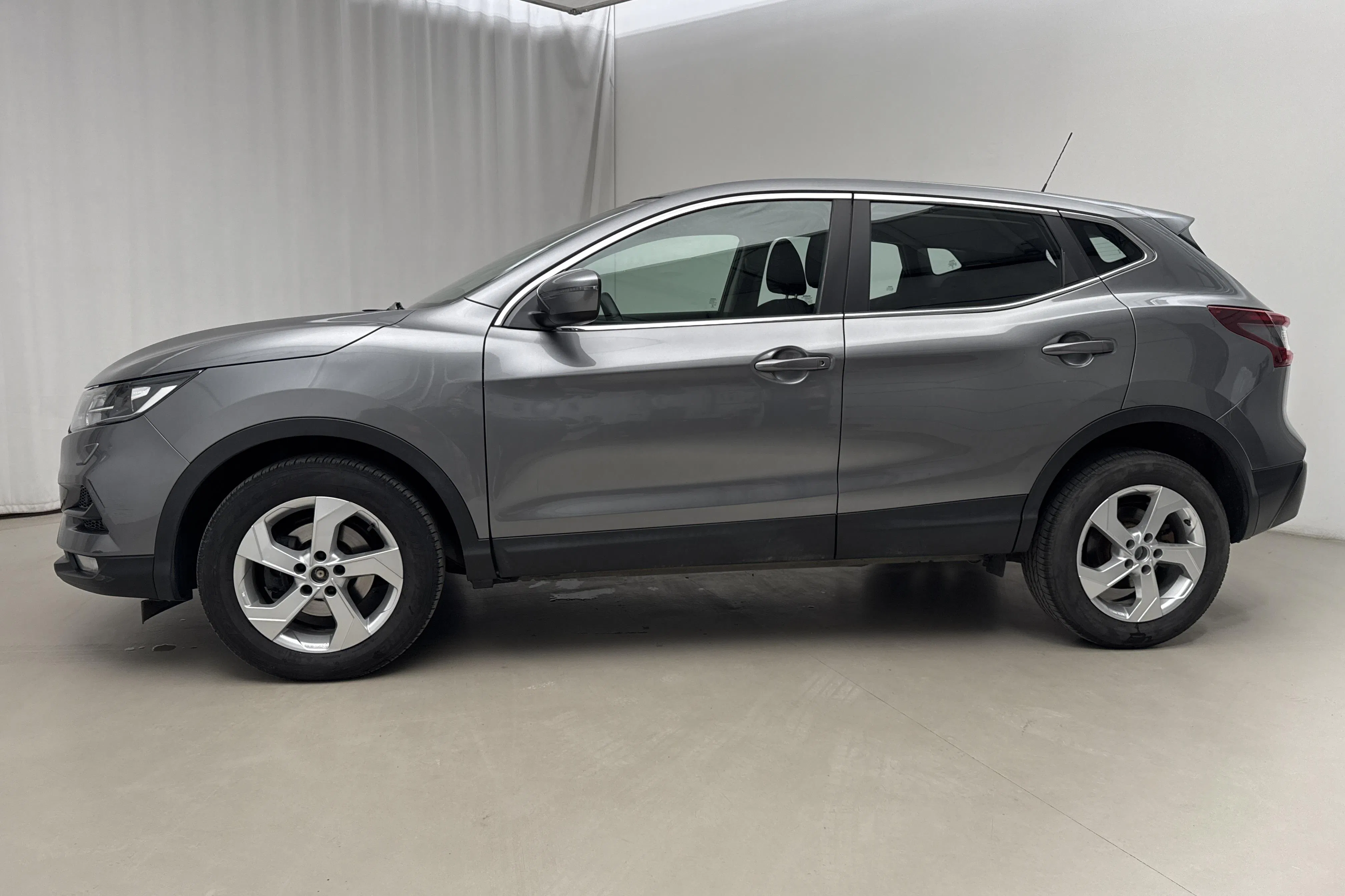 Presentationsfoto 2 av 17: Nissan Qashqai 1.3 DIG-T (160hk) - 8 783 mil - Automat - grå - 2021