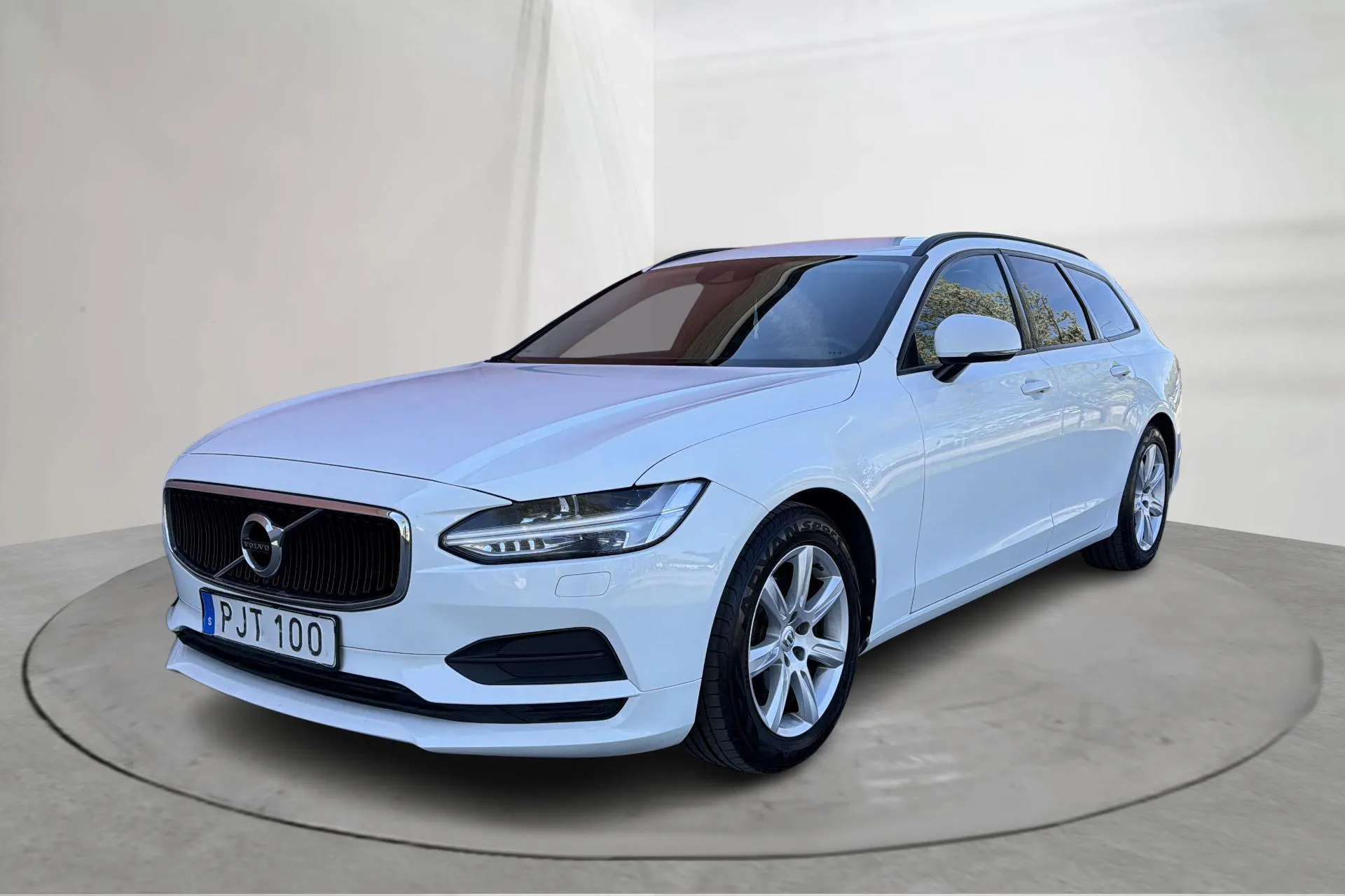Presentationsfoto 1 av 15: Volvo V90 D3 (150hk) - 29 236 mil - Automat - vit - 2018