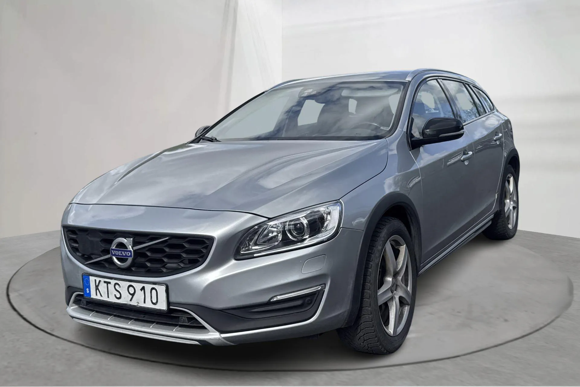 Presentationsfoto 1 av 14: Volvo V60 D4 Cross Country AWD (190hk) - 22 128 mil - Automat - silver - 2018