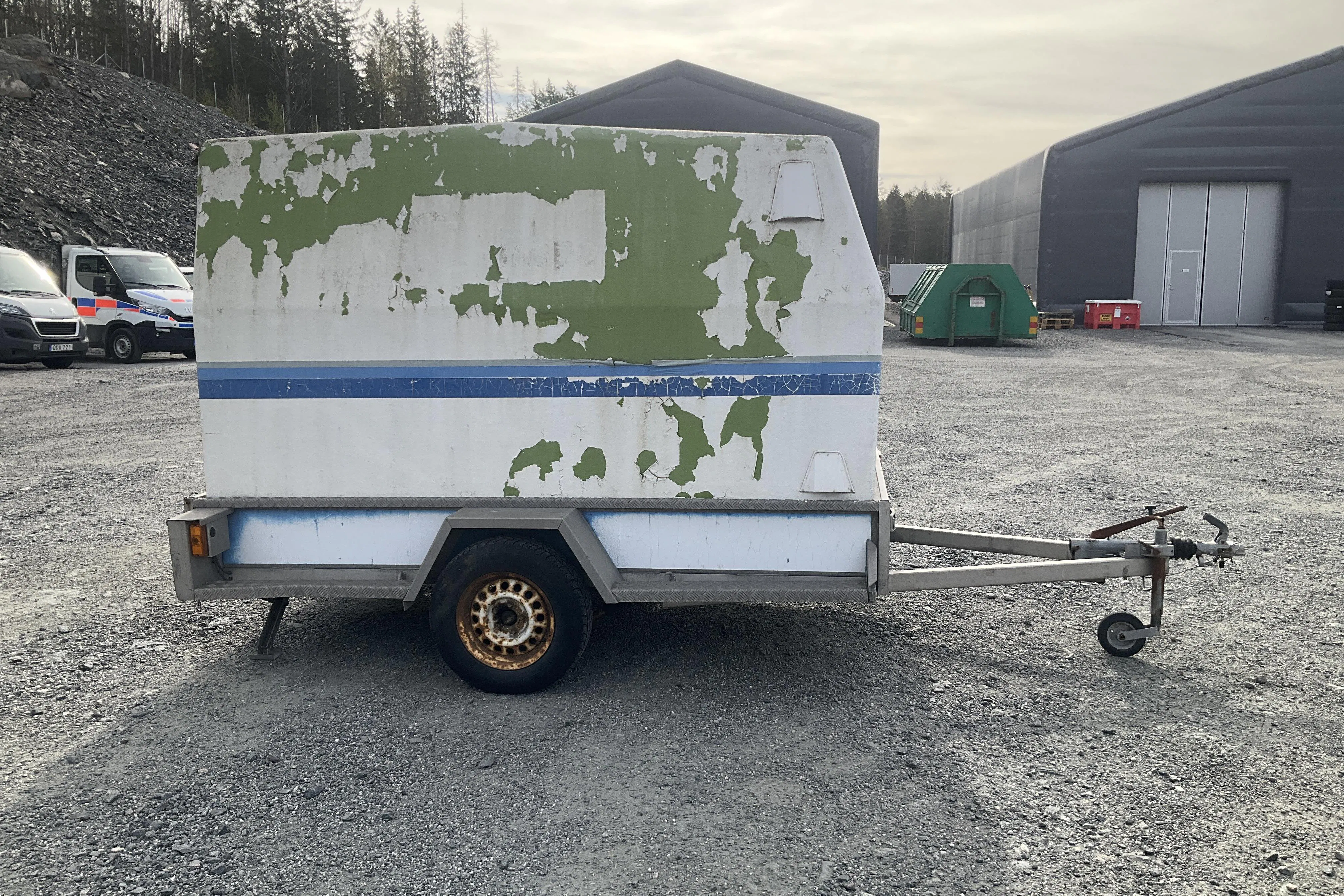 Presentationsfoto 2 av 15: Karlavagnen KV 1300 Skåpsläpvagn (Rep.Objekt) Släpvagn - 0 km - 1983