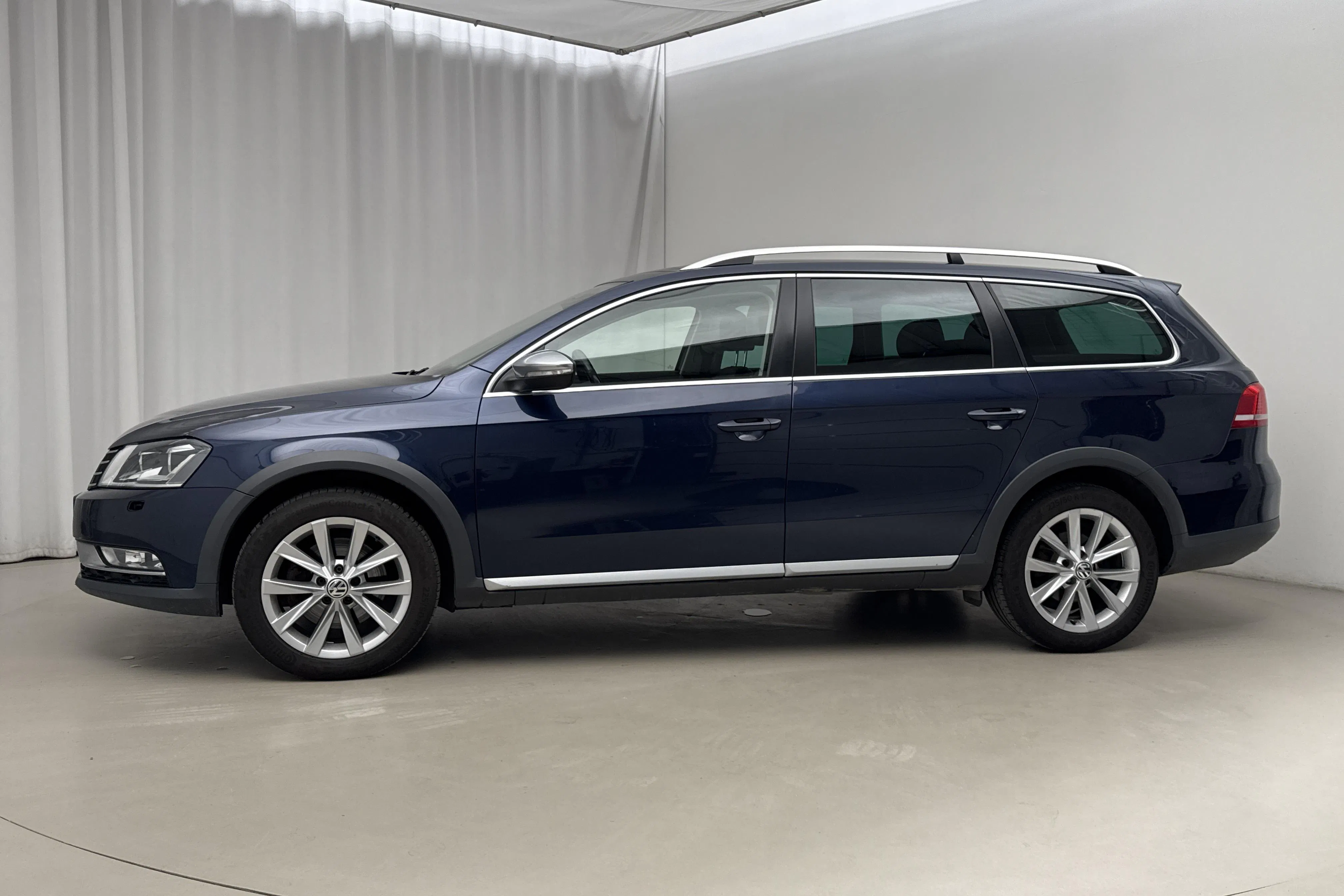 Presentation photo 2 of 18: VW Passat Alltrack 2.0 TDI BlueMotion Technology 4Motion (177hk) - 179 850 km - Automatic - Dark Blue - 2015