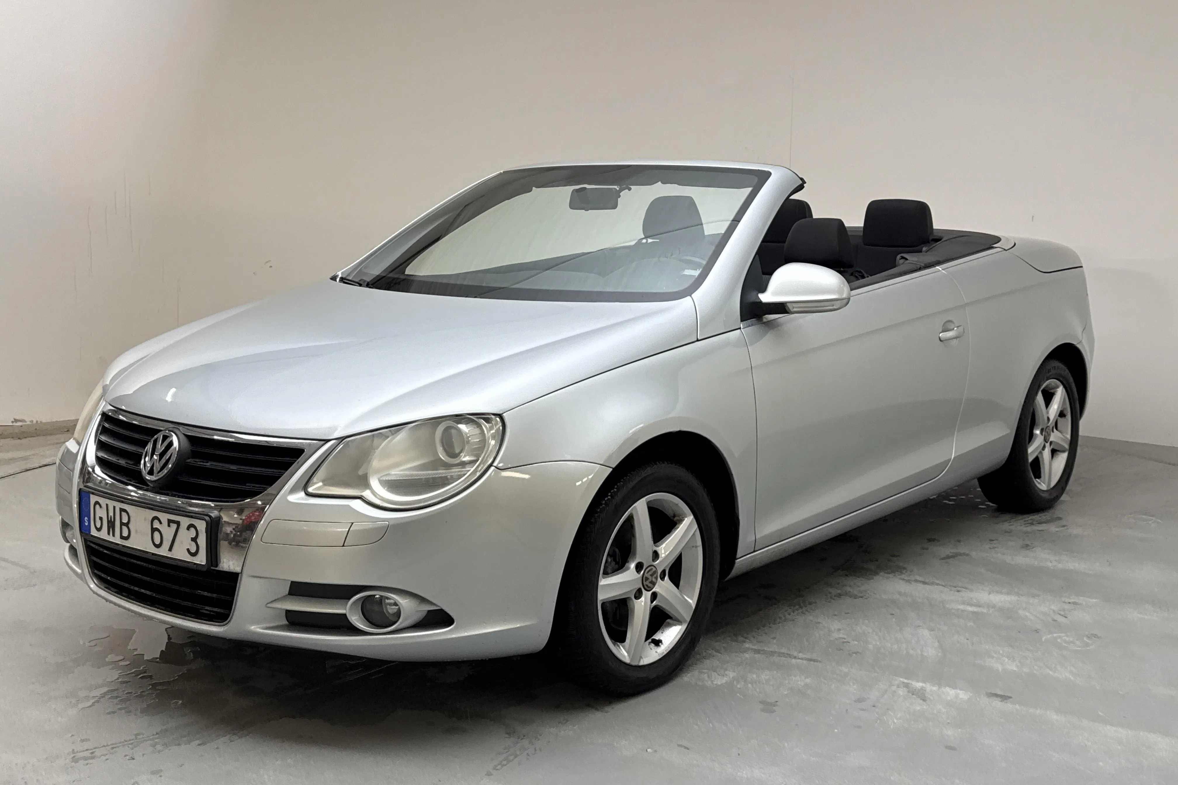 Presentationsfoto 1 av 19: VW Eos 2.0 FSI Cabriolet (150hk) - 14 293 mil - Manuell - silver - 2008
