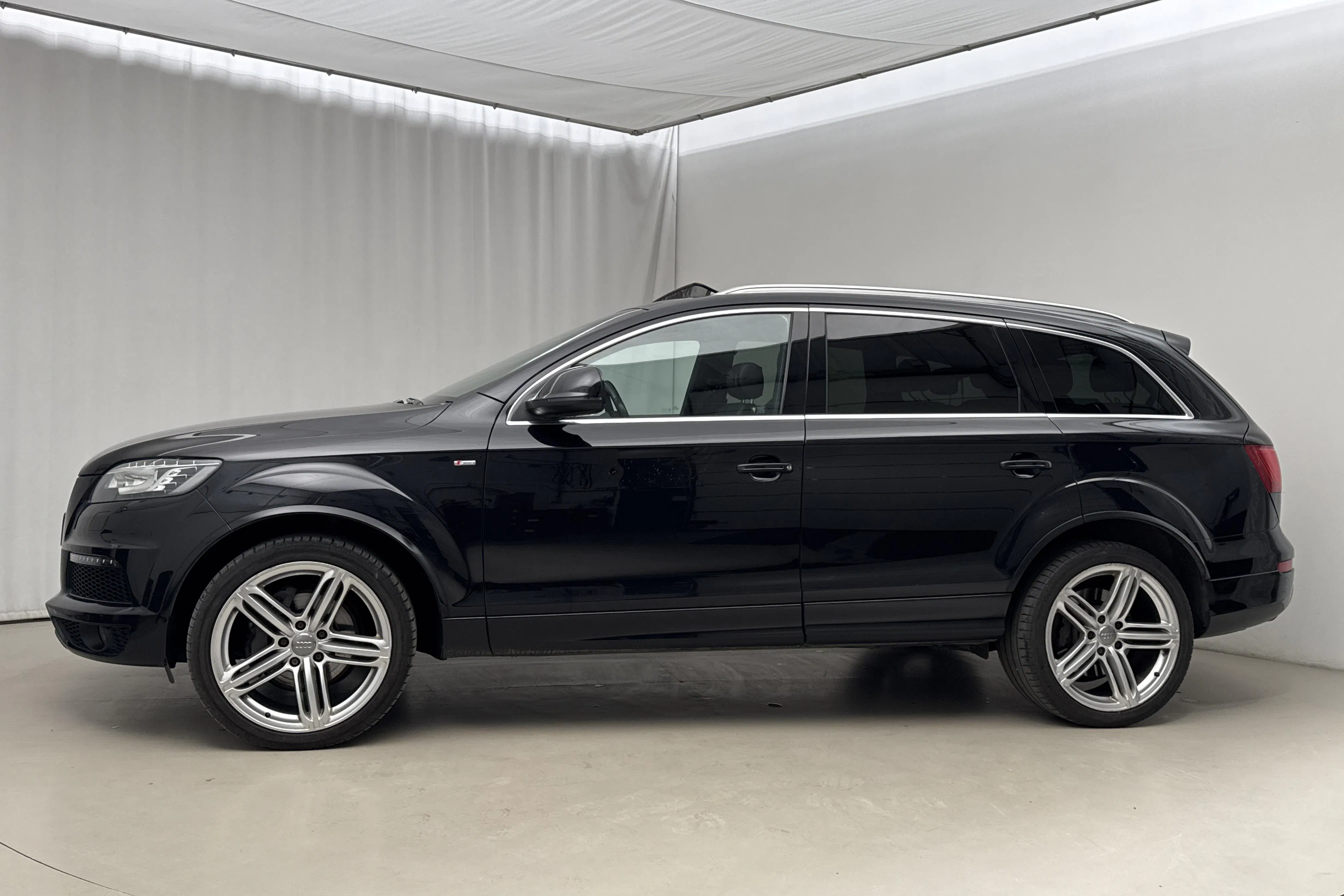Presentationsfoto 2 av 28: Audi Q7 4.2 TDI quattro (340hk) - 25 007 mil - Automat - svart - 2012