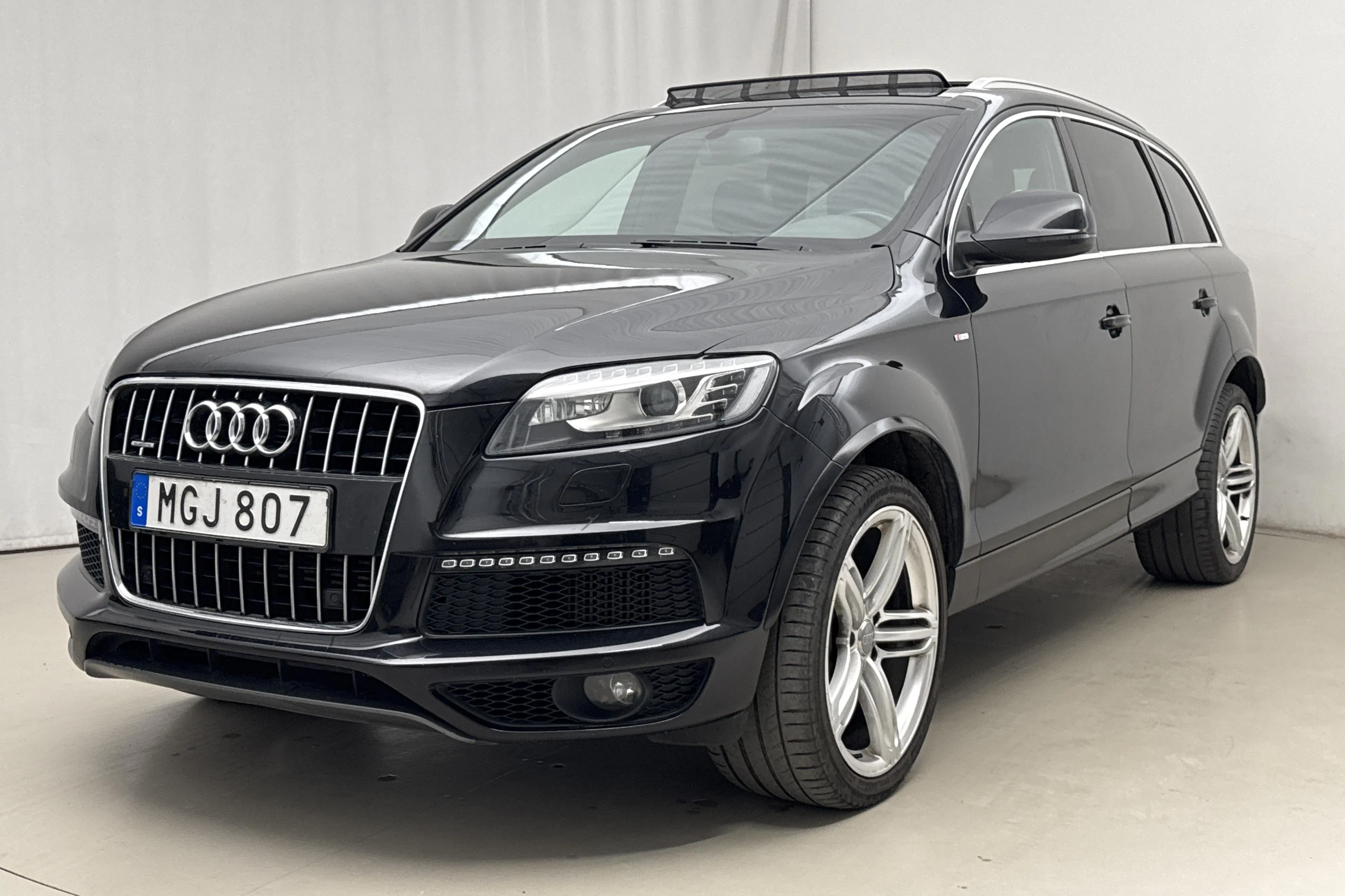 Presentationsfoto 1 av 28: Audi Q7 4.2 TDI quattro (340hk) - 25 007 mil - Automat - svart - 2012