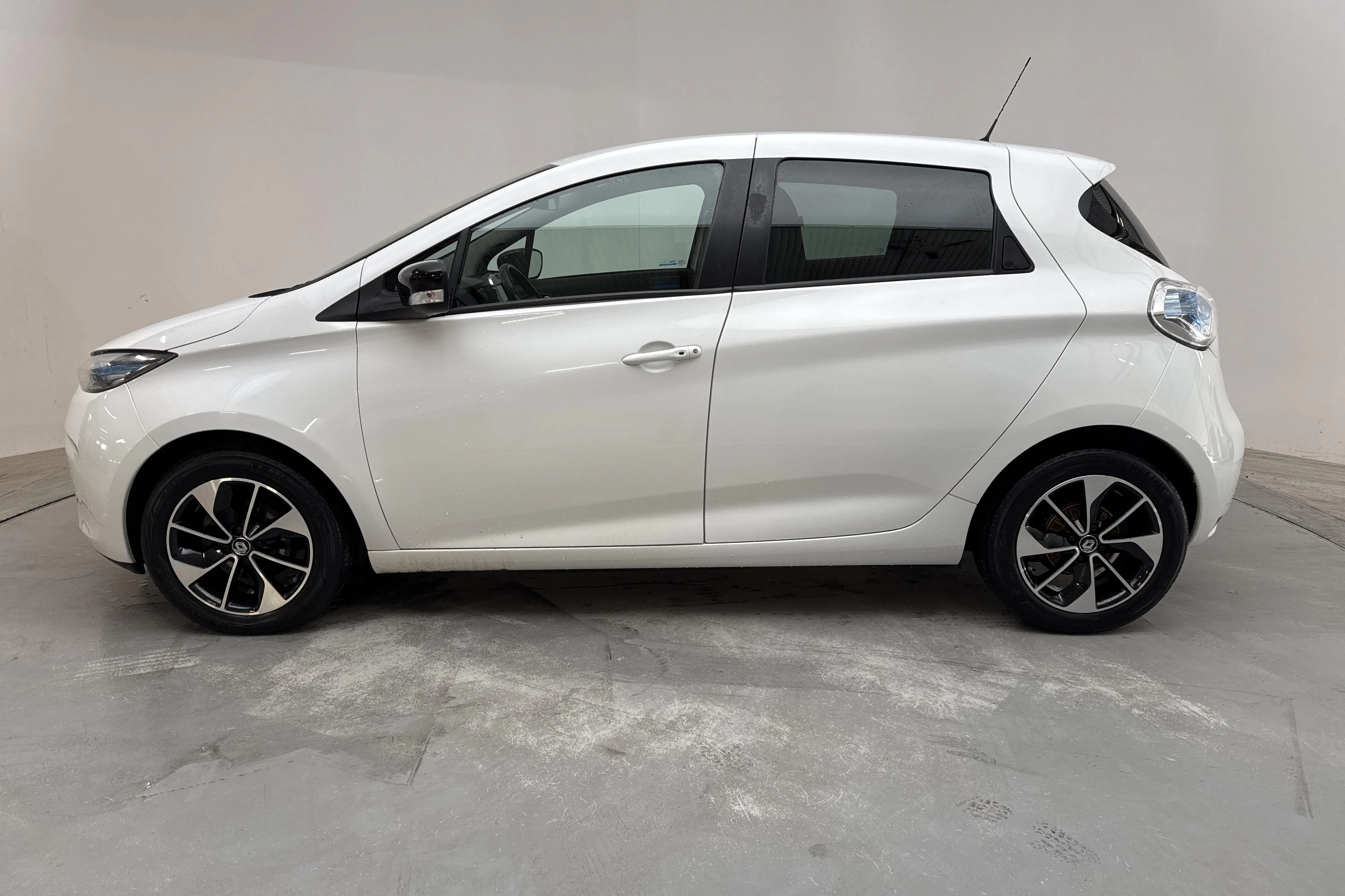 Presentationsfoto 2 av 15: Renault Zoe 41kWh R90 (92hk) - 3 291 mil - Automat - vit - 2017