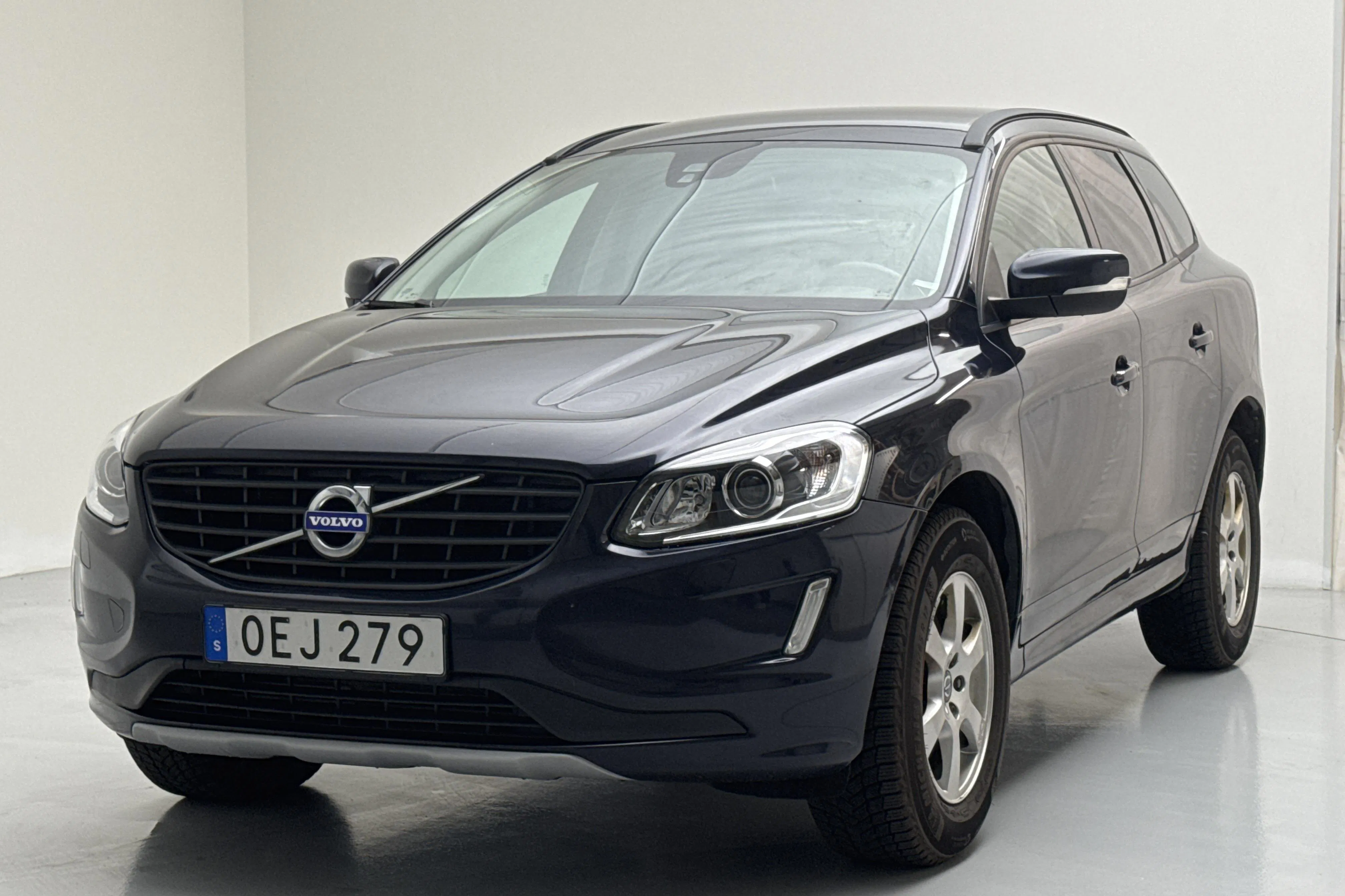 Presentation photo 1 of 14: Volvo XC60 D3 2WD (150hk) - 150 640 km - Manual - Dark Blue - 2017