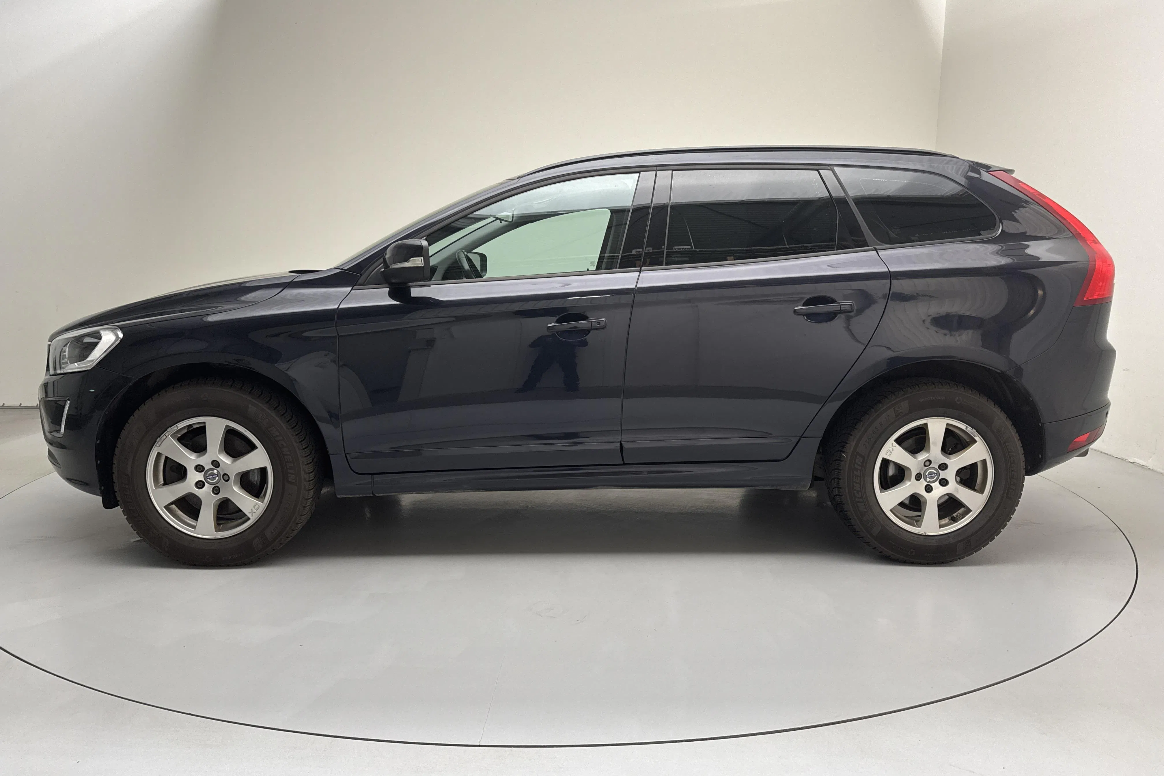 Presentation photo 2 of 14: Volvo XC60 D3 2WD (150hk) - 150 640 km - Manual - Dark Blue - 2017