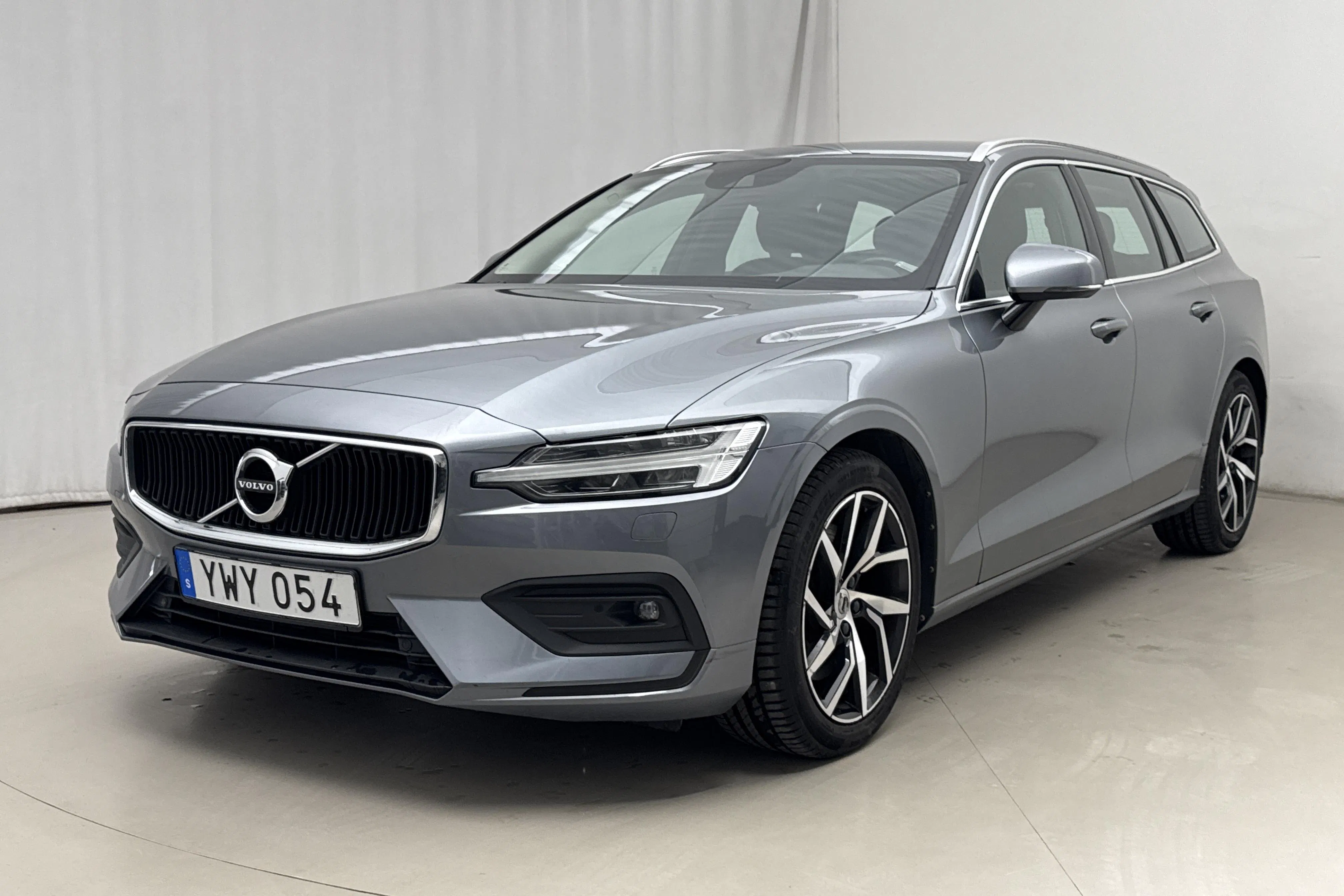 Presentationsfoto 1 av 20: Volvo V60 T5 (250hk) - 11 219 mil - Automat - grå - 2019