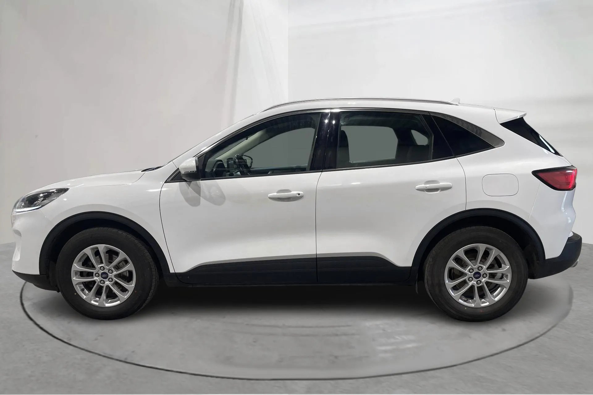 Presentationsfoto 2 av 15: Ford Kuga 2.0T EcoBlue AWD (190hk) - 12 238 mil - Automat - vit - 2021