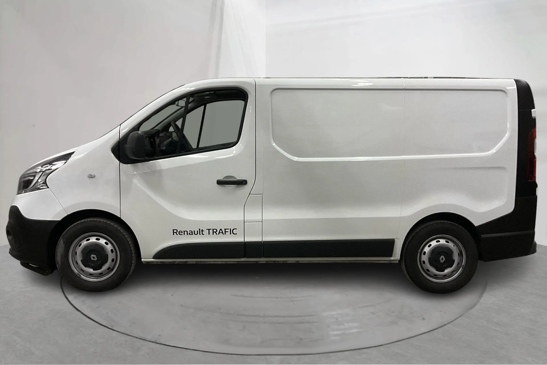 Presentationsfoto 2 av 19: Renault Trafic 2.0 dCi Skåp (145hk) - 8 018 mil - Automat - vit - 2021