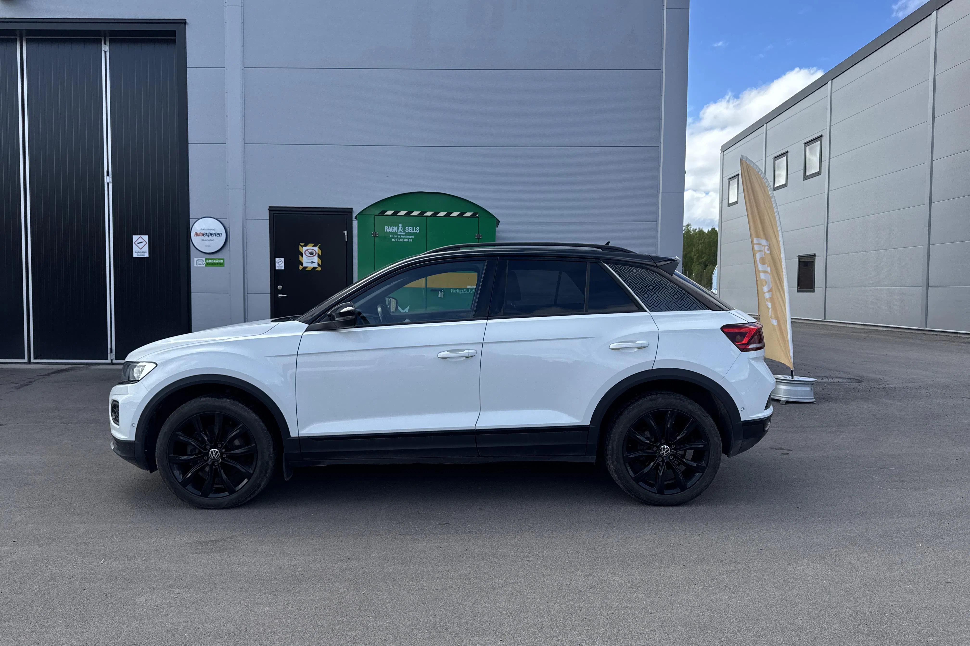 Presentation photo 2 of 15: VW T-Roc 2.0 TSI 4MOTION (190hk) - 94 090 km - Automatic - white - 2022