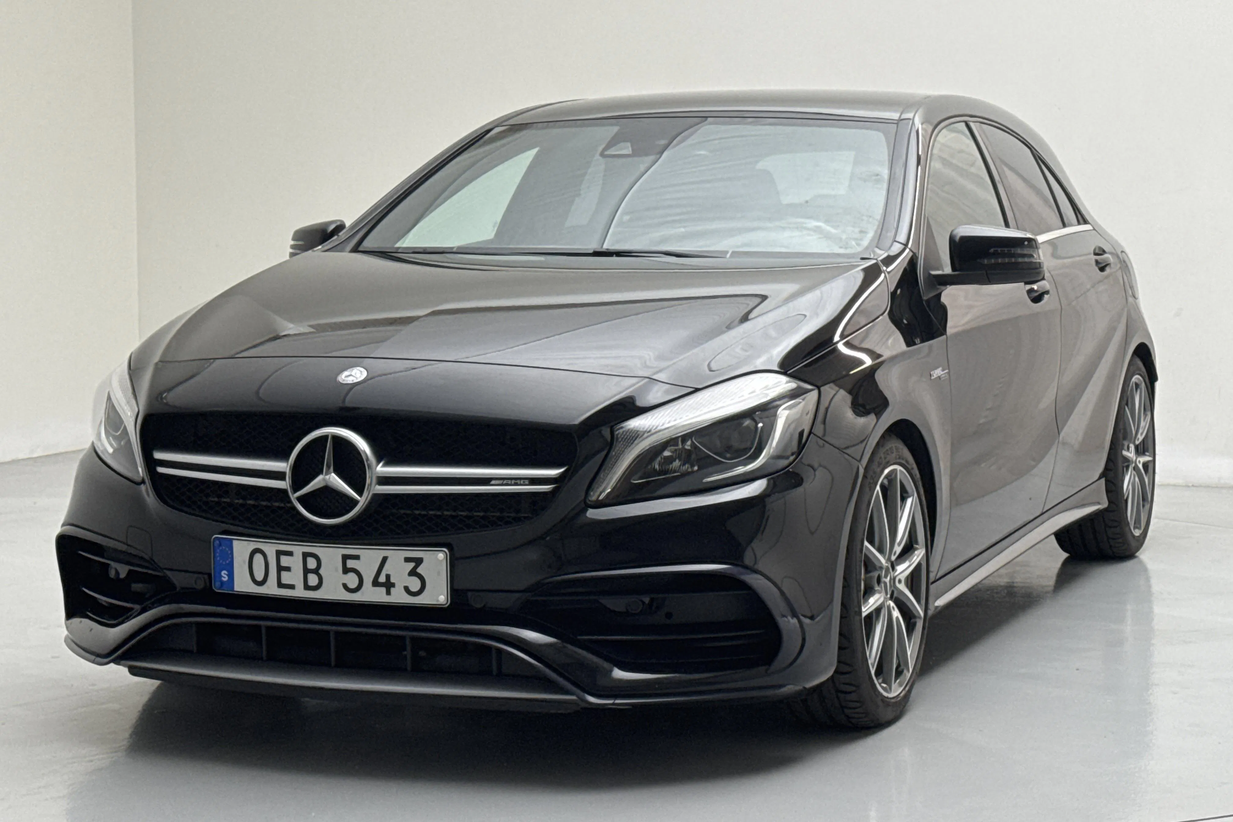 Presentationsfoto 1 av 14: Mercedes A 45 AMG 4MATIC W176 (381hk) - 9 357 mil - Automat - svart - 2017