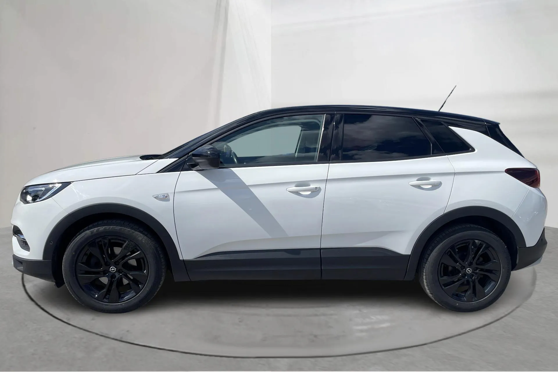 Presentation photo 2 of 16: Opel Grandland X 1.2 ECOTEC (130hk) - 73 930 km - Automatic - white - 2021