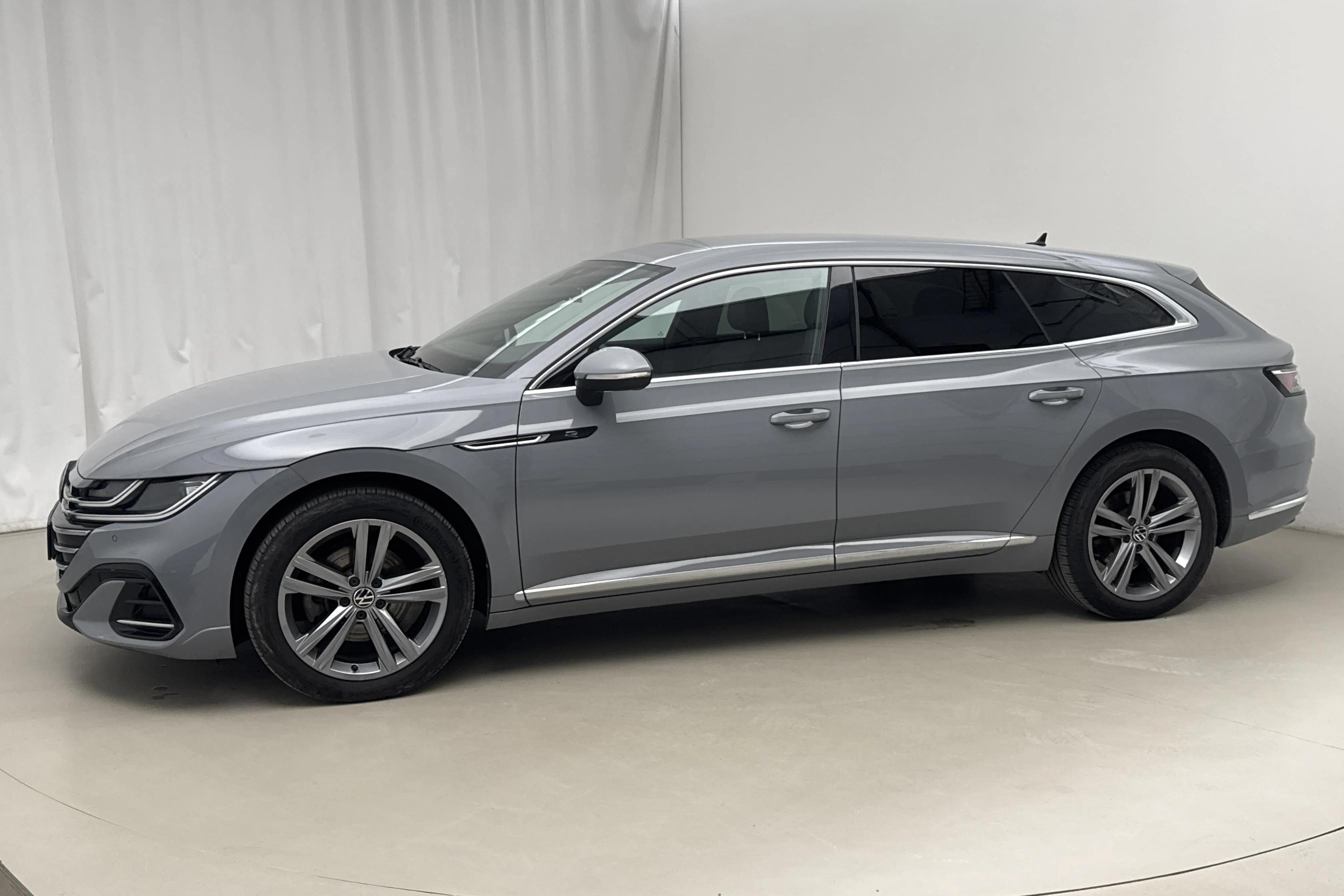 Presentationsfoto 2 av 22: VW Arteon Shooting Brake eHybrid 1.4 TSI (218hk) - 10 250 mil - Automat - grå - 2022