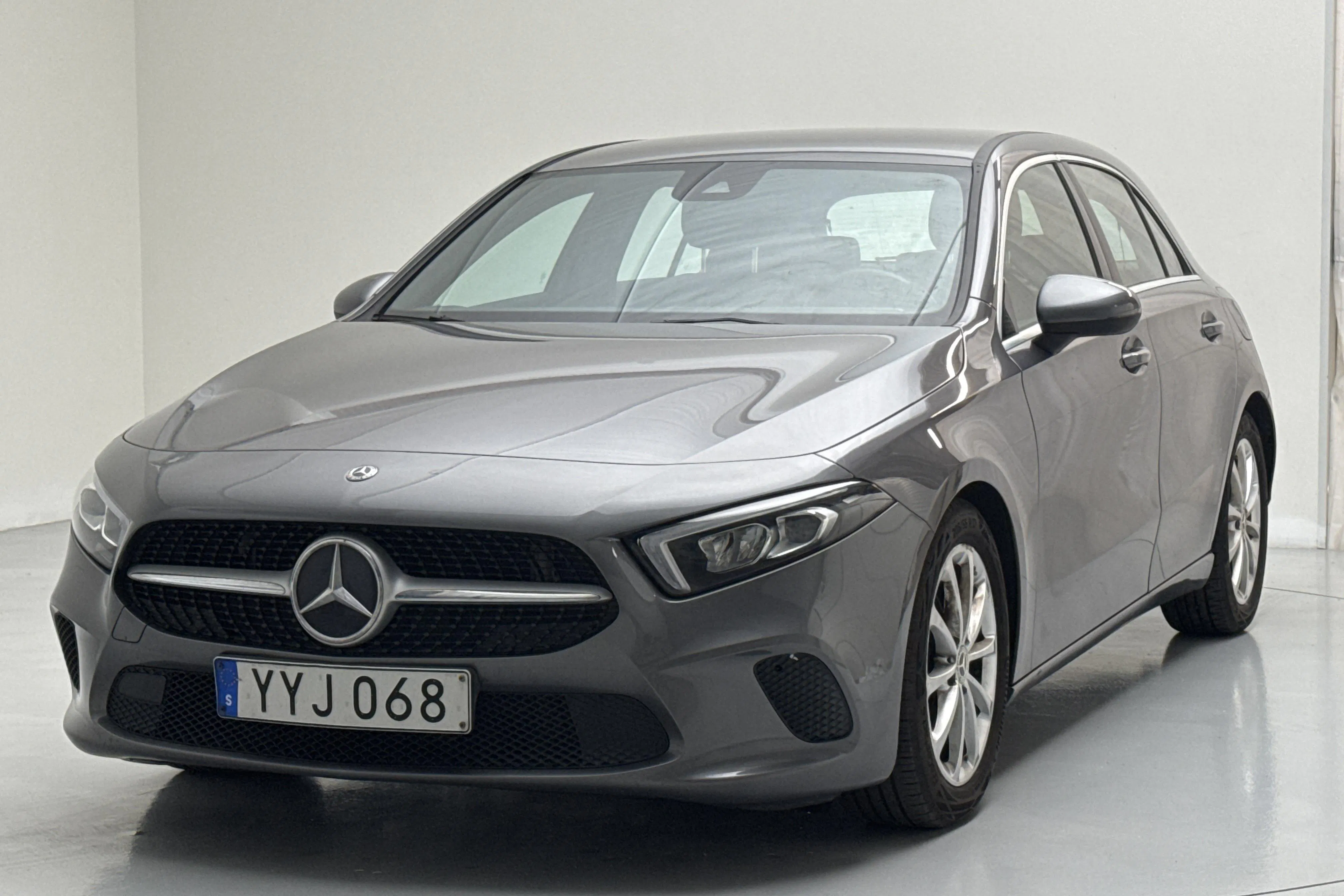 Presentationsfoto 1 av 14: Mercedes A 180 d 5dr W177 (116hk) - 7 393 mil - Automat - Dark Grey - 2019