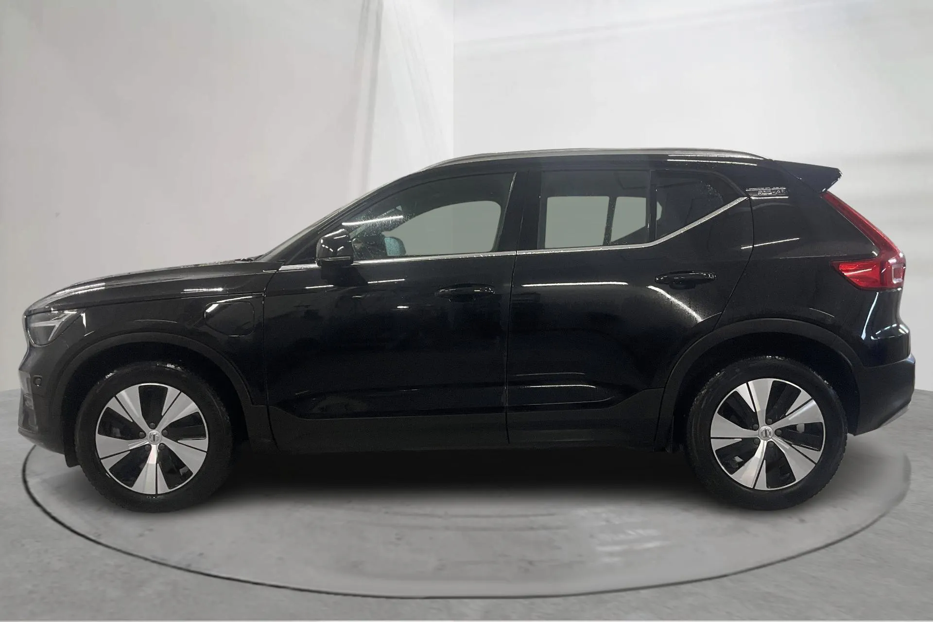 Presentationsfoto 2 av 25: Volvo XC40 T4 2WD Twin Engine (211hk) - 5 215 mil - Automat - svart - 2023