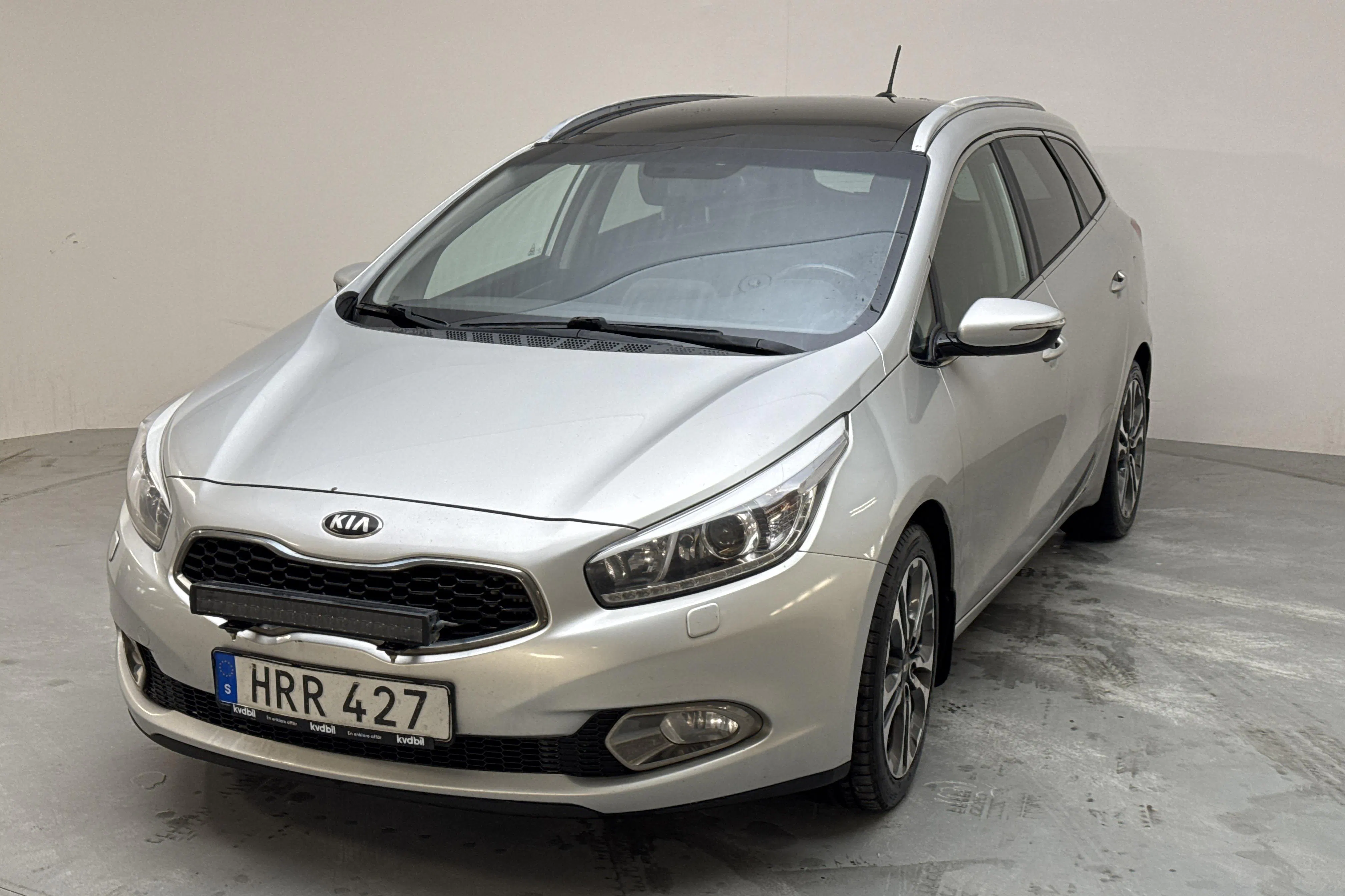 Presentationsfoto 1 av 15: KIA Cee'd 1.6 CRDi SW (128hk) - 27 866 mil - Manuell - grå - 2015