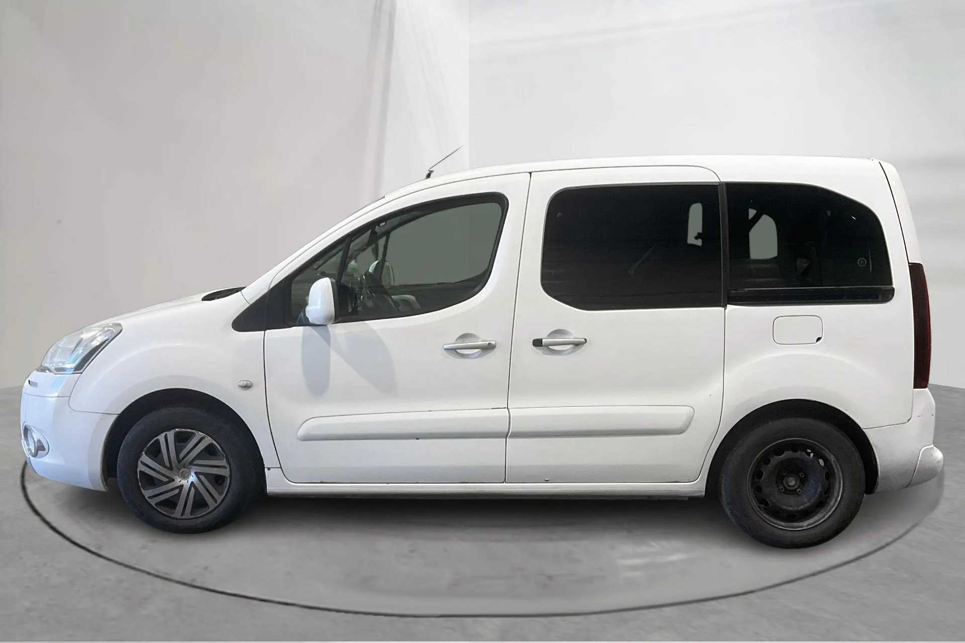 Presentationsfoto 2 av 12: Citroën Berlingo Multispace1.6 HDI (92hk) - 23 889 mil - Automat - vit - 2014