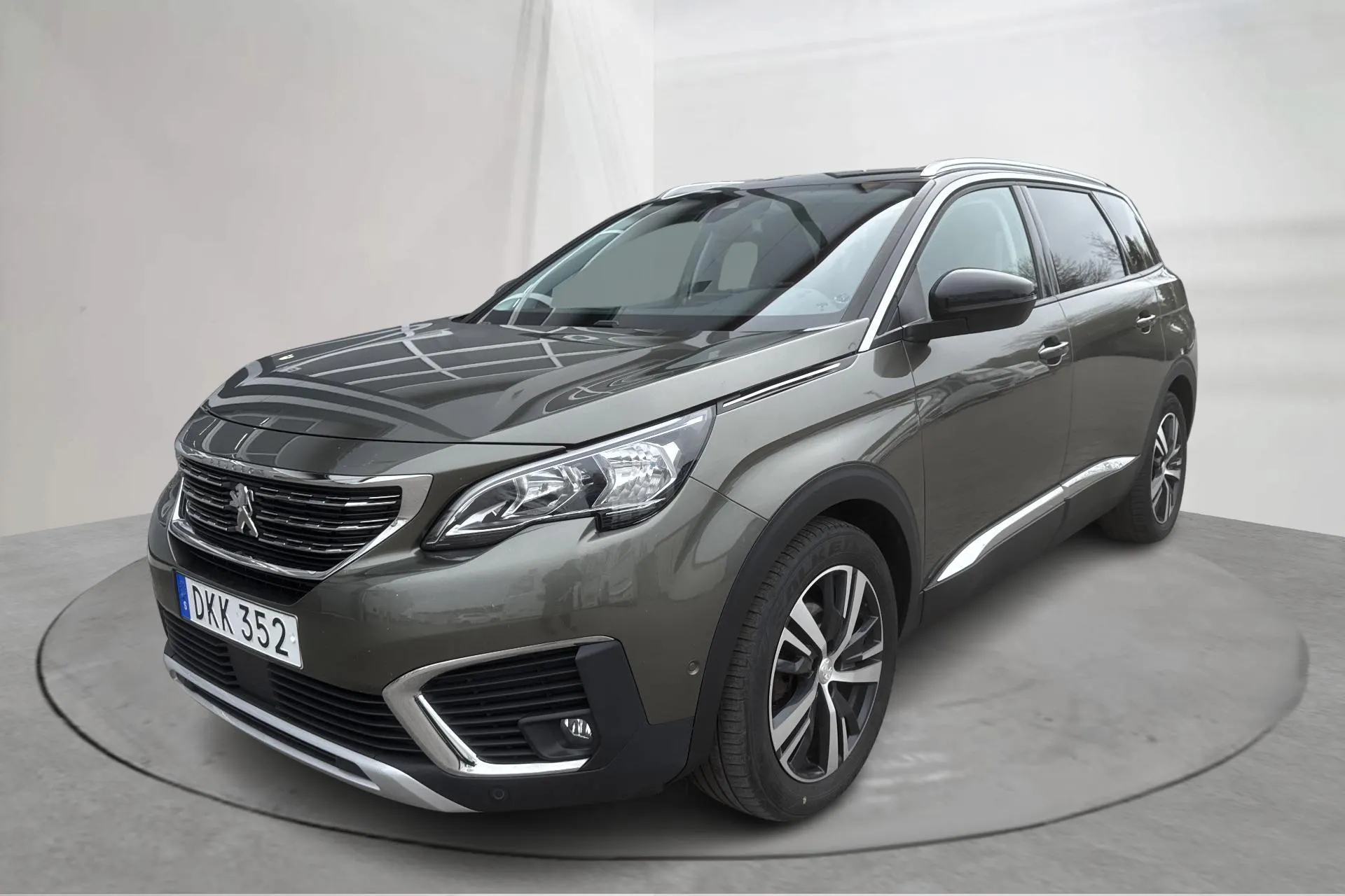 Presentationsfoto 1 av 15: Peugeot 5008 1.6 BlueHDi (120hk) - 13 240 mil - Automat - grå - 2018