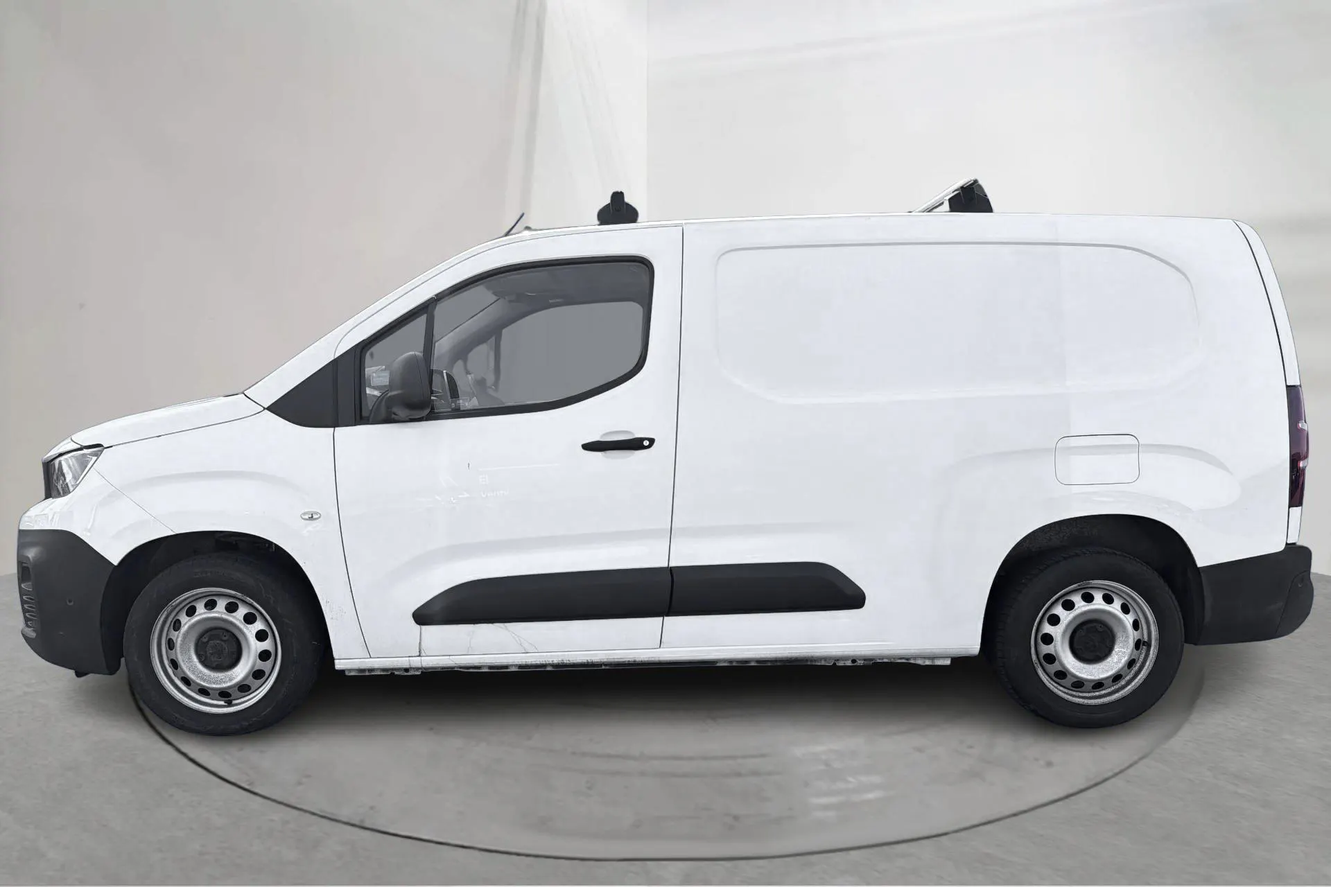 Presentationsfoto 2 av 17: Peugeot Partner 1.5 HDI Skåp (100hk) - 15 739 mil - Manuell - vit - 2019