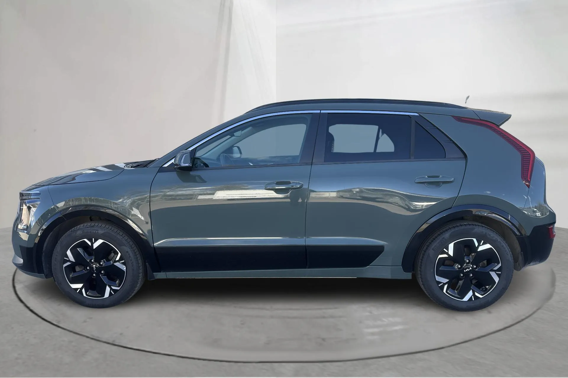 Presentationsfoto 2 av 16: KIA Niro EV 65kWh (204hk) - 11 171 mil - Automat - grön - 2023