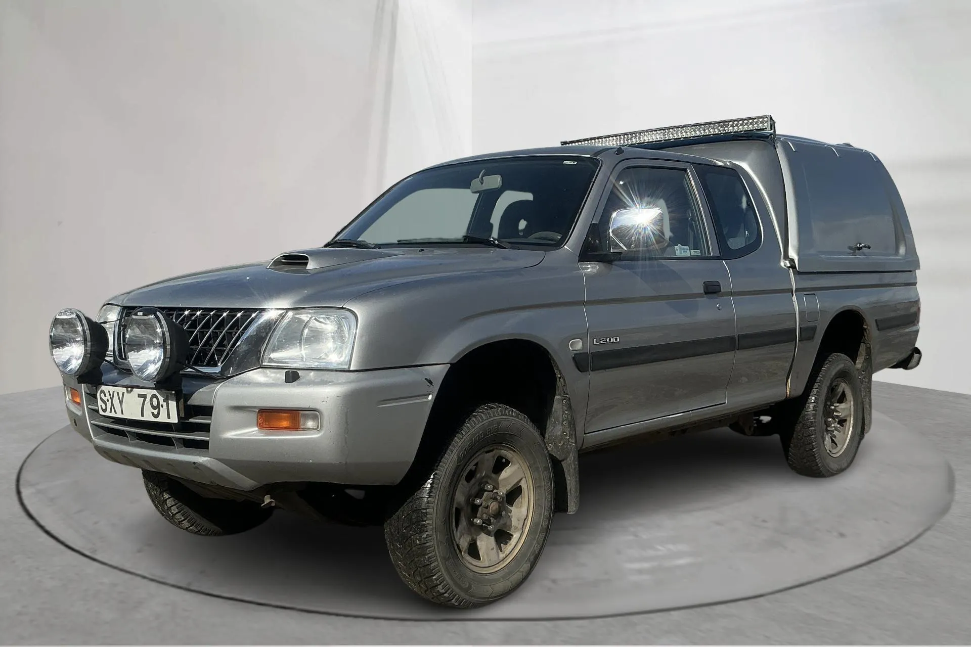 Presentationsfoto 1 av 14: Mitsubishi L200 2.5 TD 4WD (115hk) - 18 760 mil - Manuell - silver - 2002