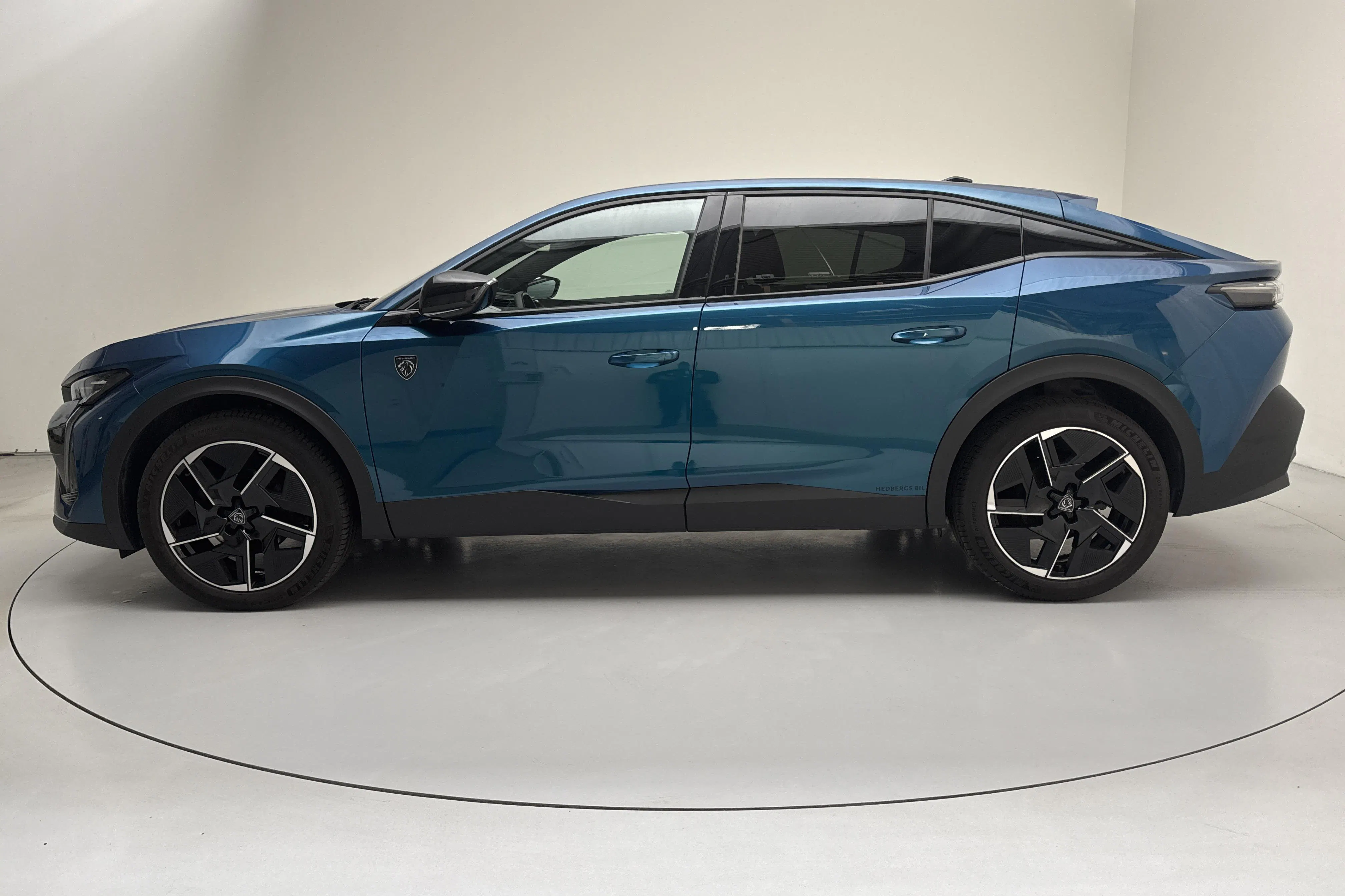 Presentationsfoto 2 av 14: Peugeot 408 PureTech (130hk) - 2 991 mil - Automat - blå - 2024