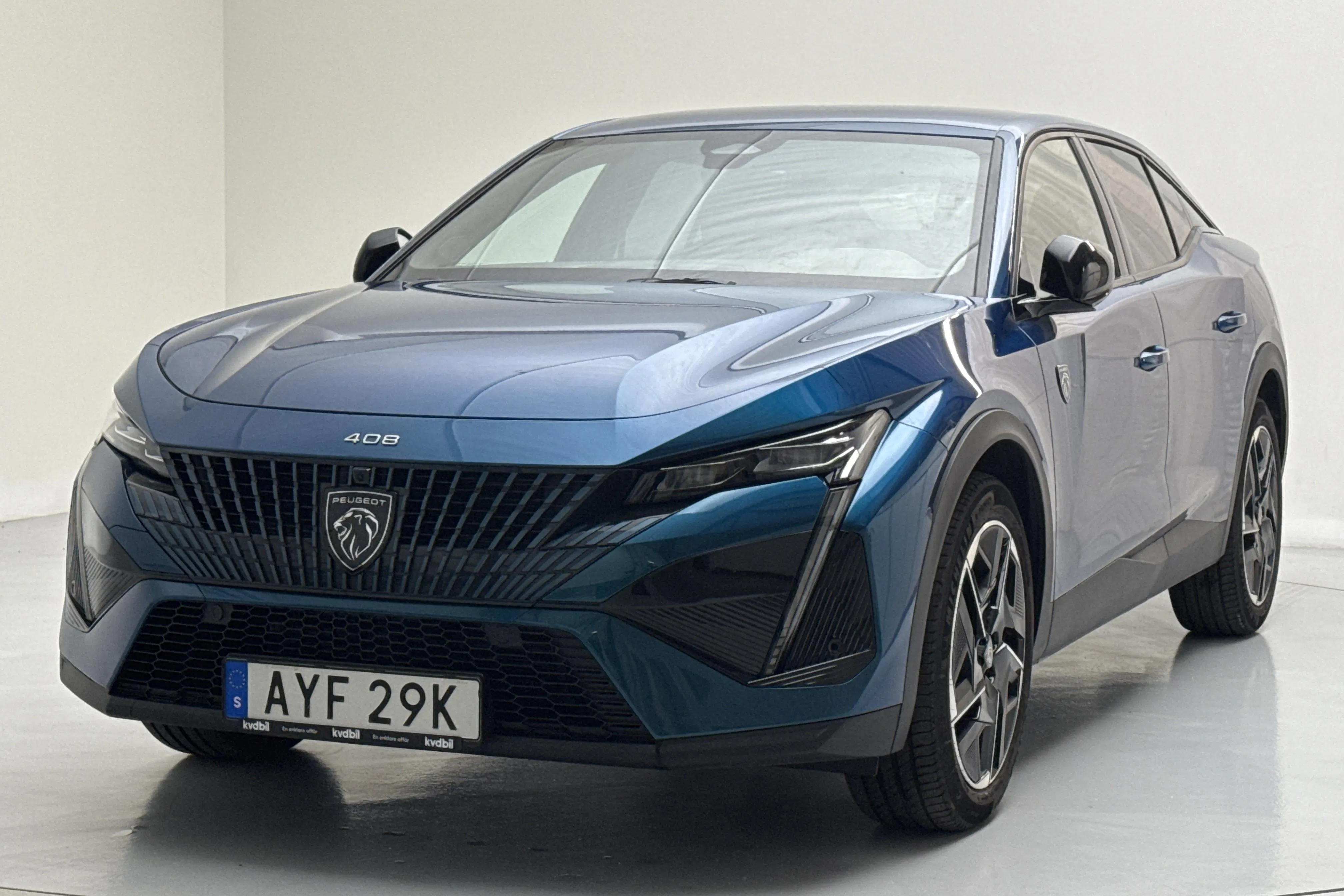 Presentationsfoto 1 av 14: Peugeot 408 PureTech (130hk) - 2 991 mil - Automat - blå - 2024