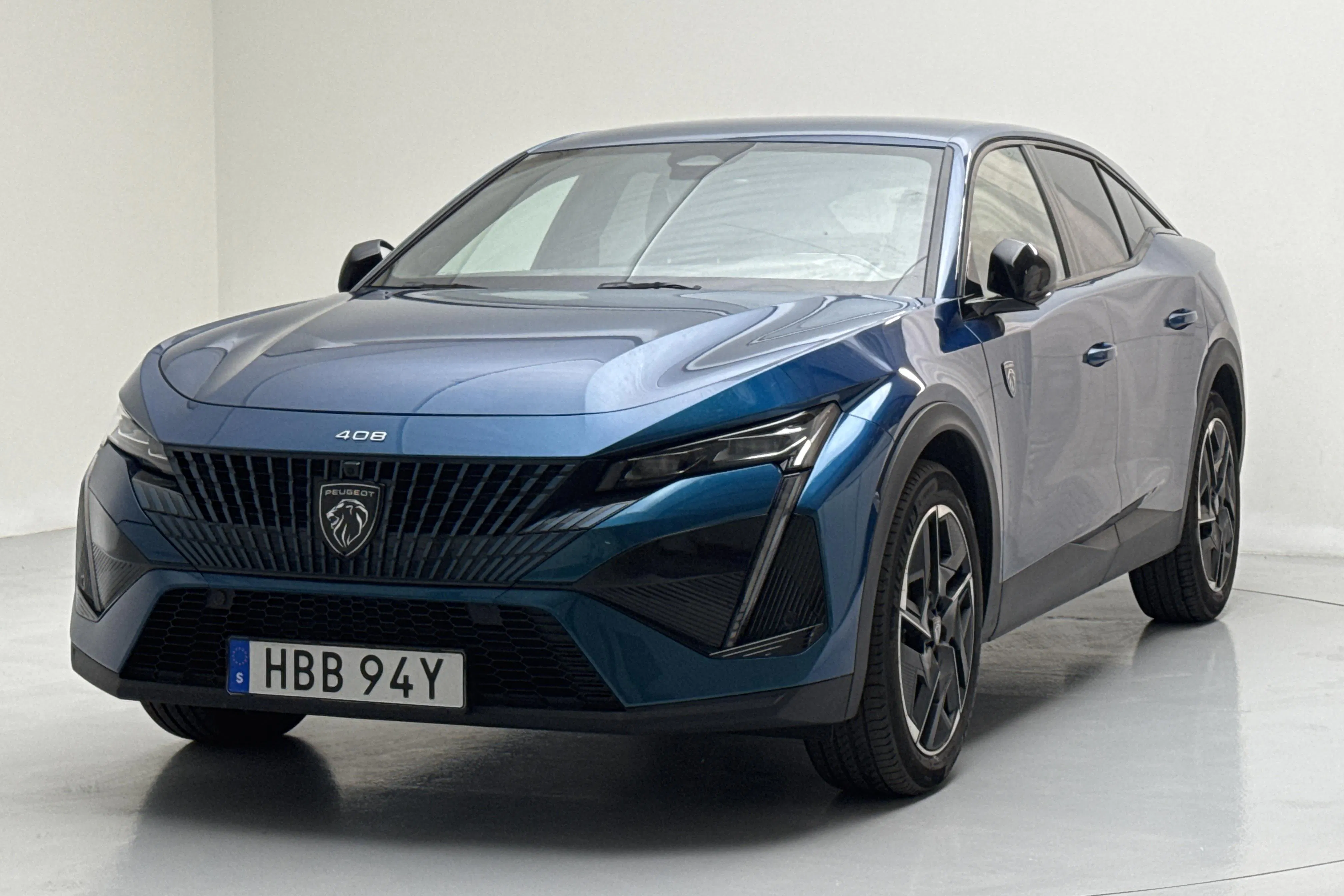 Presentationsfoto 1 av 15: Peugeot 408 PureTech (130hk) - 3 972 mil - Automat - blå - 2024