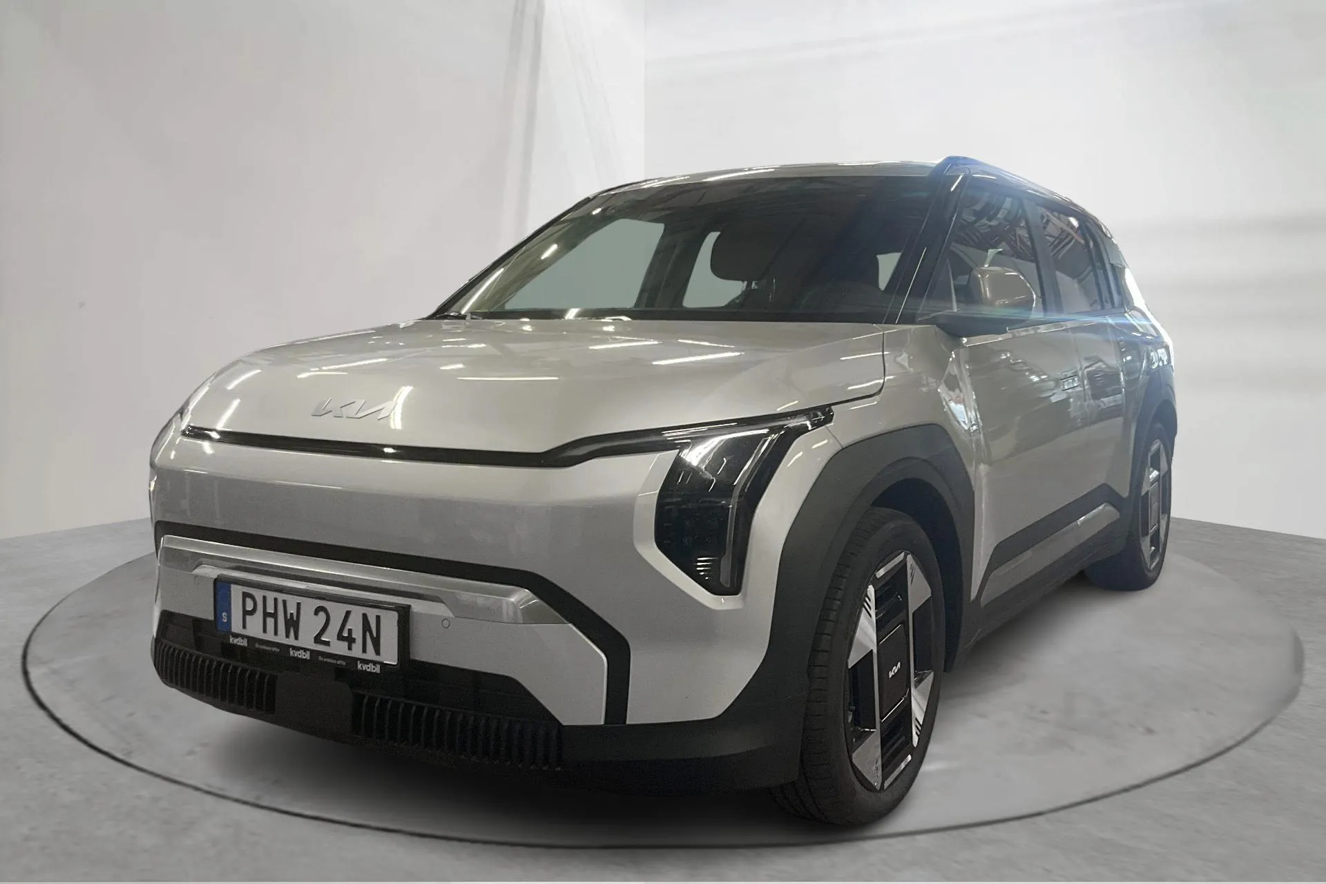 Presentationsfoto 1 av 17: KIA EV3 Long Range 81kWh (204hk) - 3 199 mil - Automat - grå - 2025