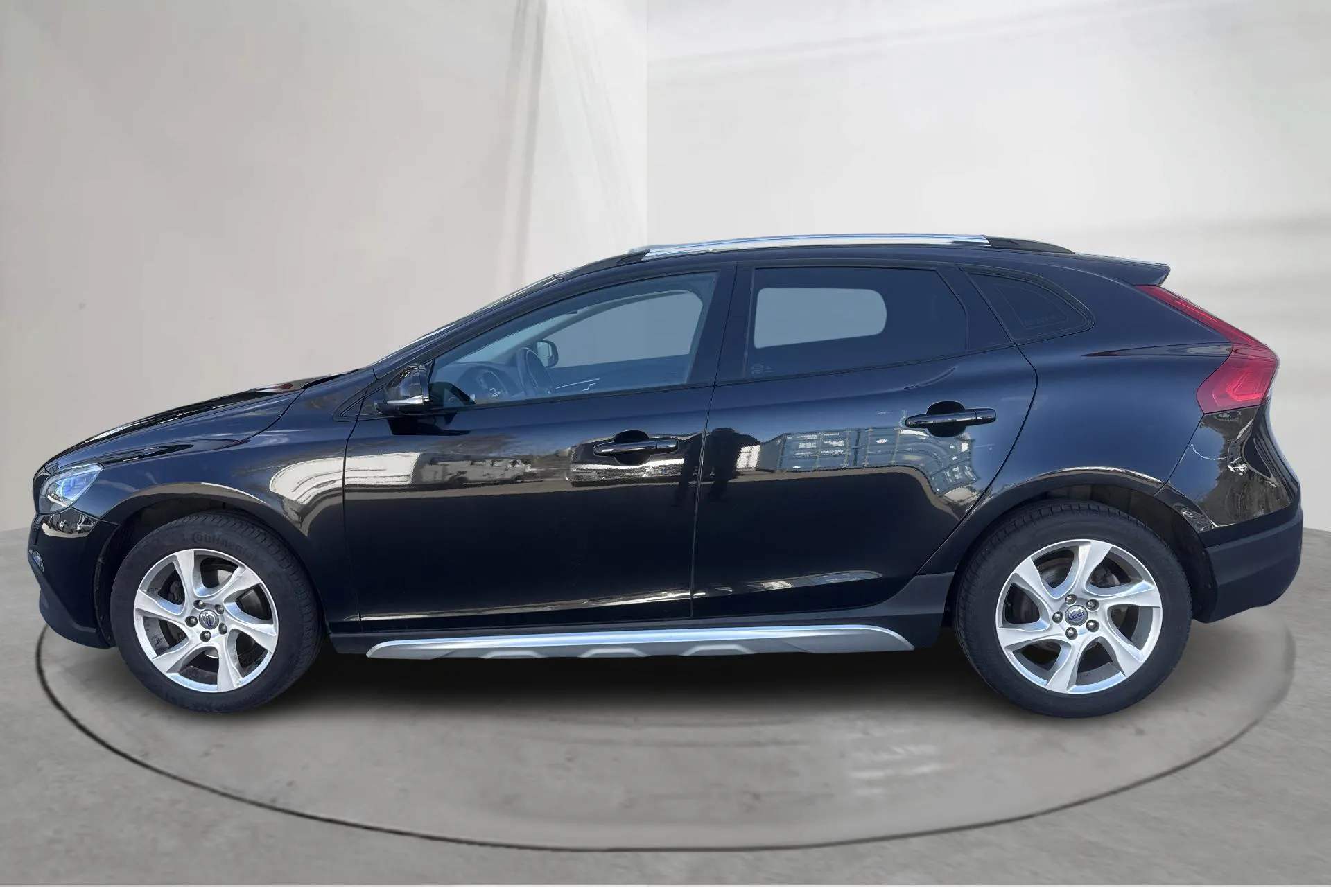 Presentation photo 2 of 16: Volvo V40 Cross Country D2 (115hk) - 168 190 km - Manual - black - 2014