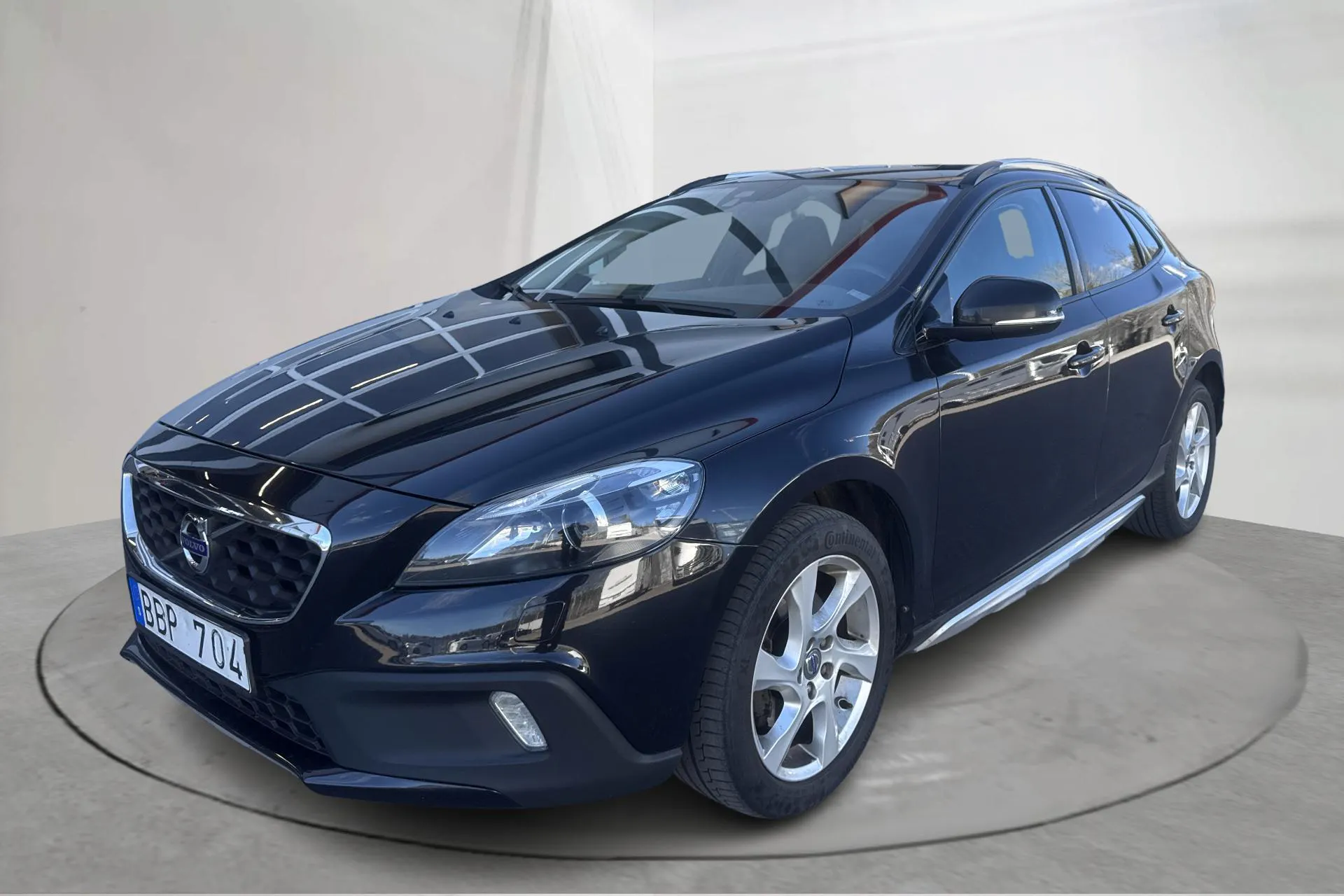 Presentation photo 1 of 16: Volvo V40 Cross Country D2 (115hk) - 168 190 km - Manual - black - 2014