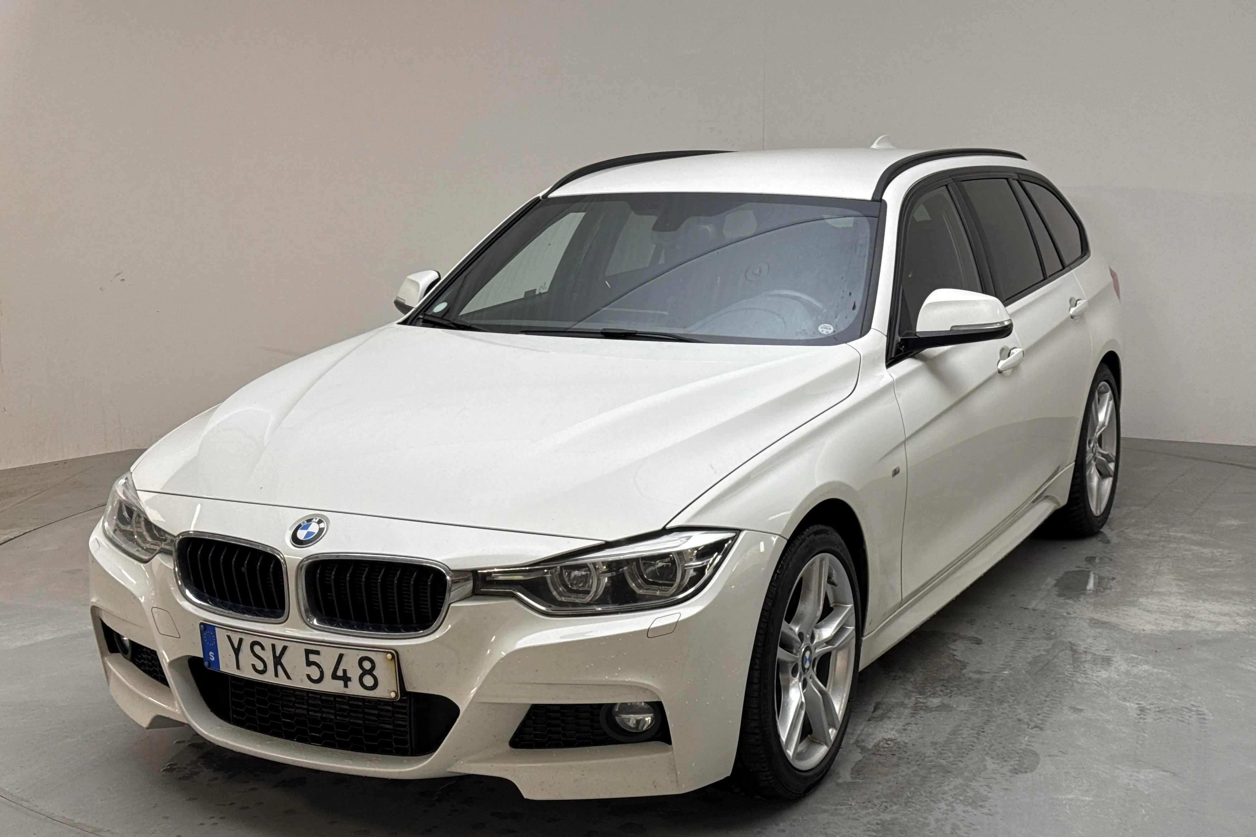 Presentationsfoto 1 av 13: BMW 320d Touring, F31 (190hk) - 0 mil - Automat - vit - 2019