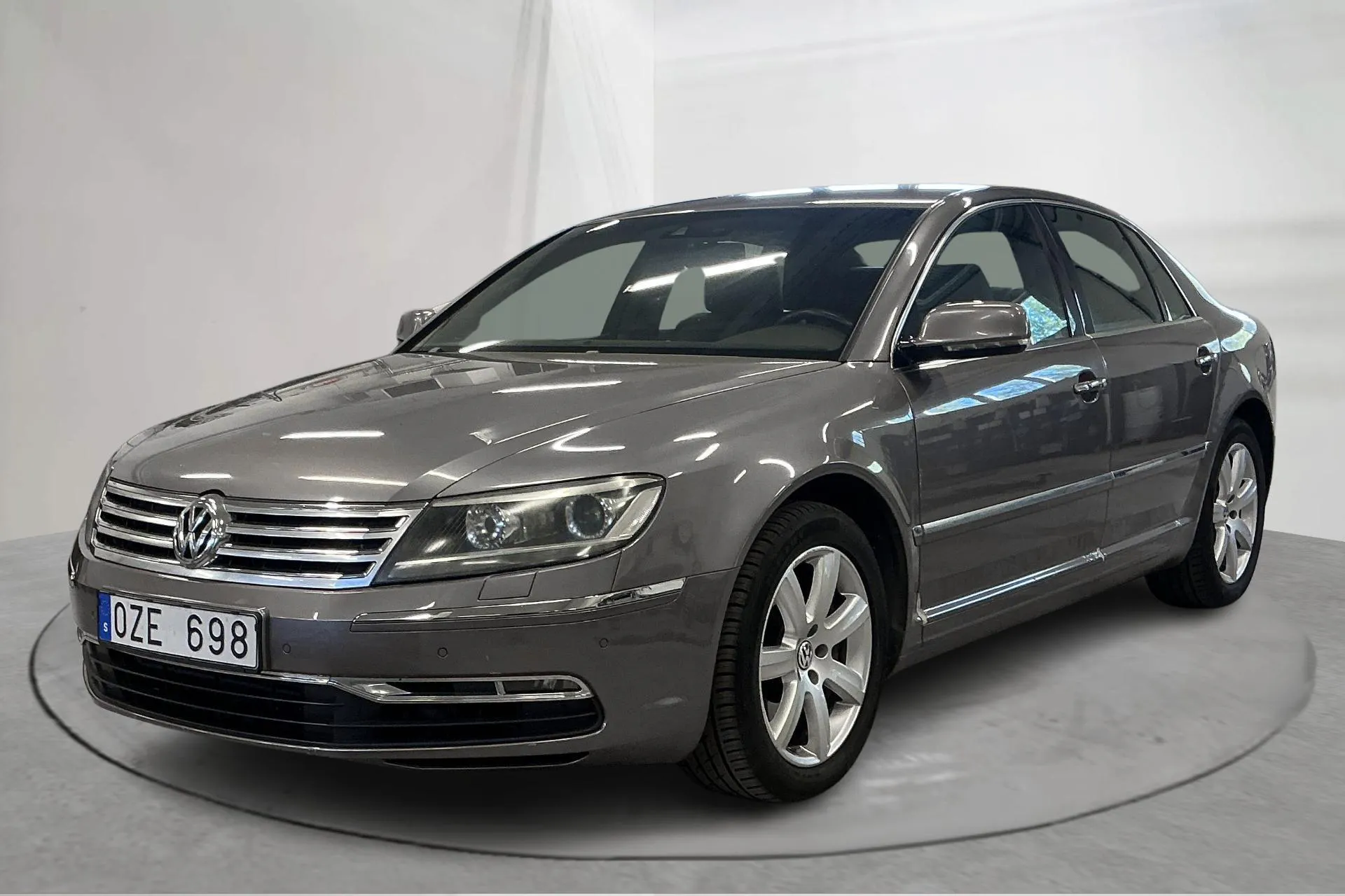 Presentation photo 1 of 16: VW Phaeton 3.0 V6 TDI (240hk) - 216 930 km - Automatic - gray - 2013