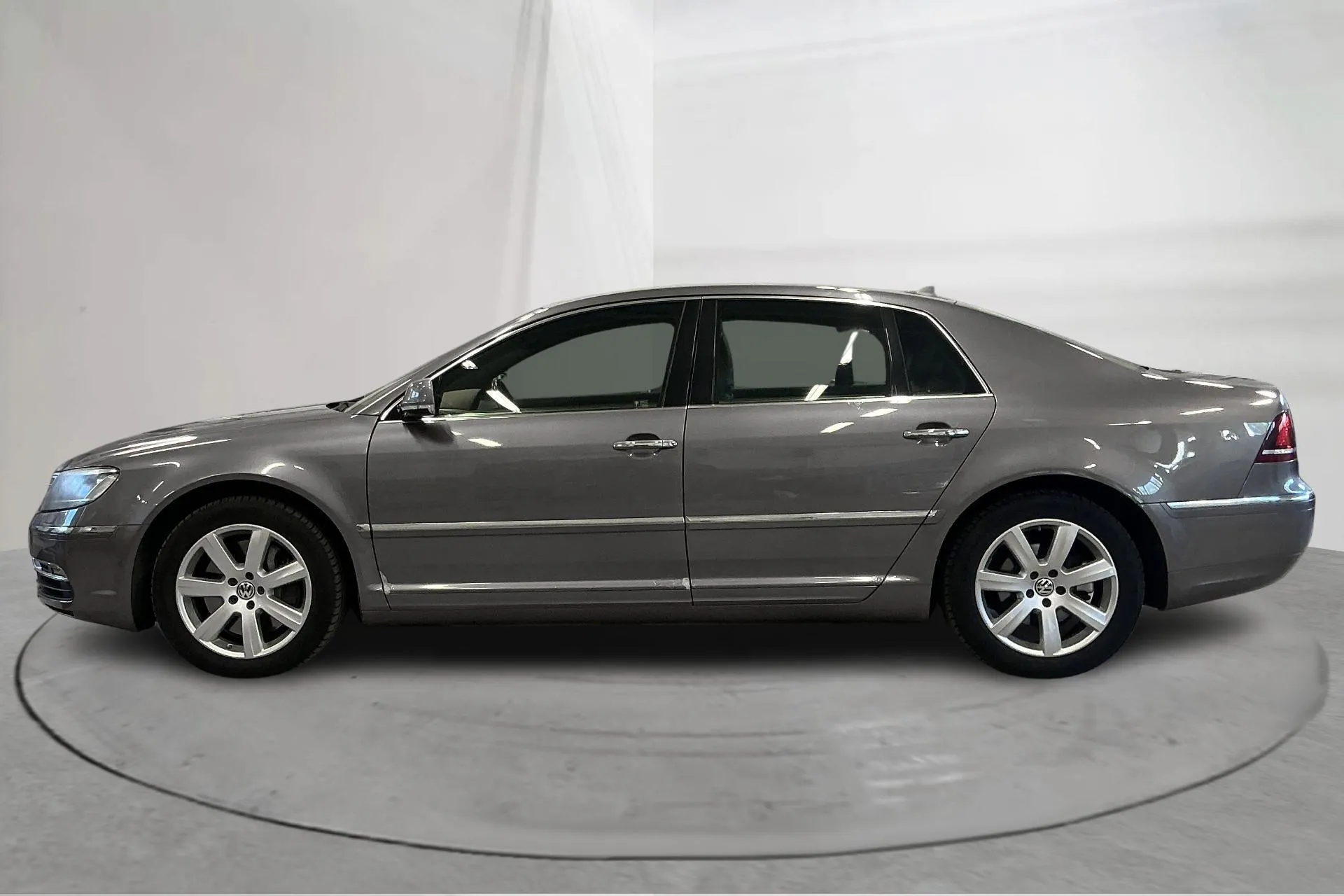 Presentation photo 2 of 16: VW Phaeton 3.0 V6 TDI (240hk) - 216 930 km - Automatic - gray - 2013