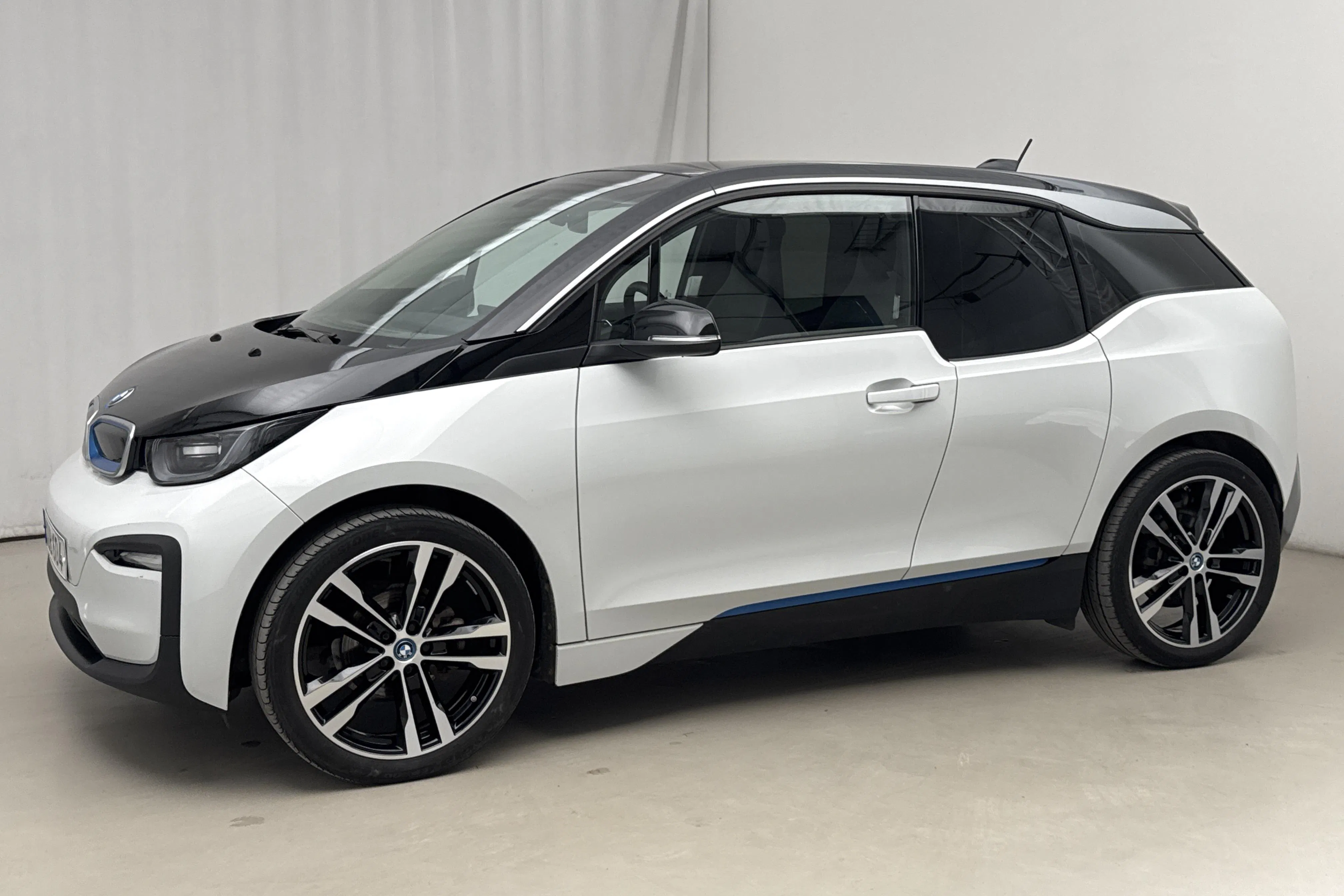 Presentationsfoto 2 av 19: BMW i3 120Ah, I01 (170hk) - 5 229 mil - Automat - vit - 2020