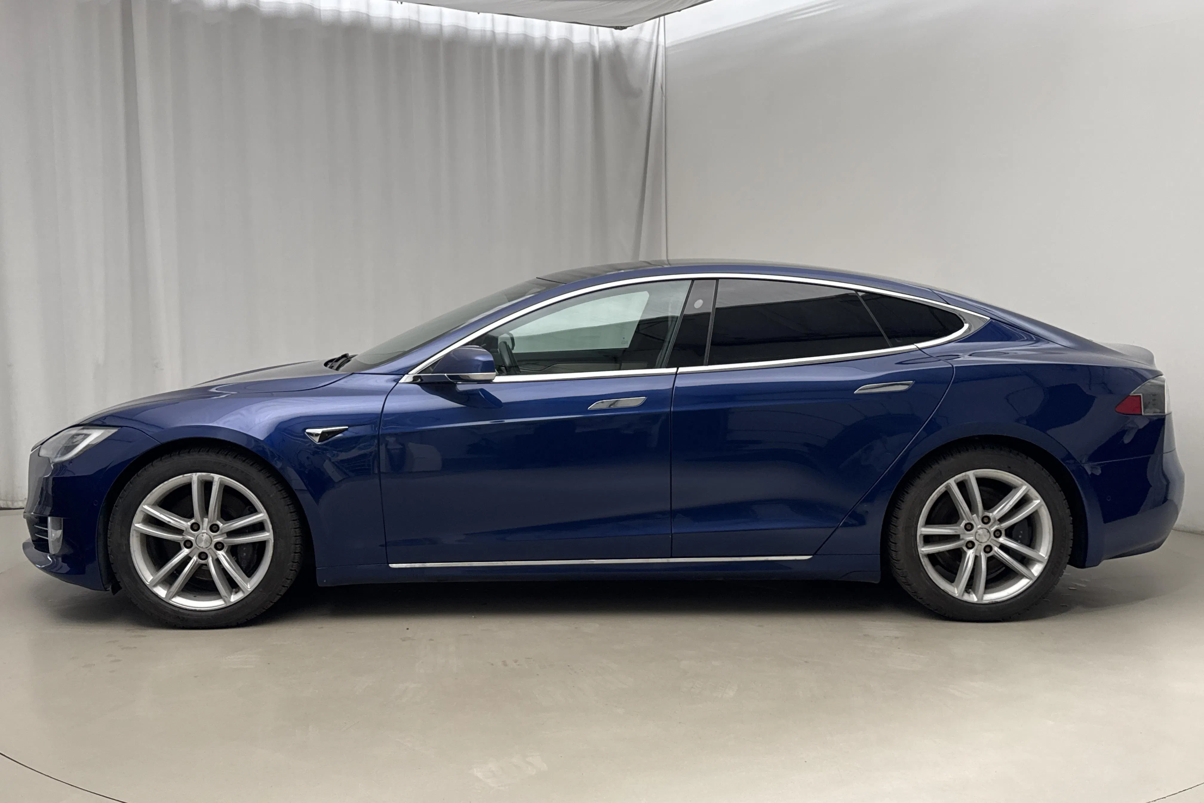 Presentationsfoto 2 av 19: Tesla Model S Dual Motor Long Range AWD - 17 929 mil - Automat - blå - 2021