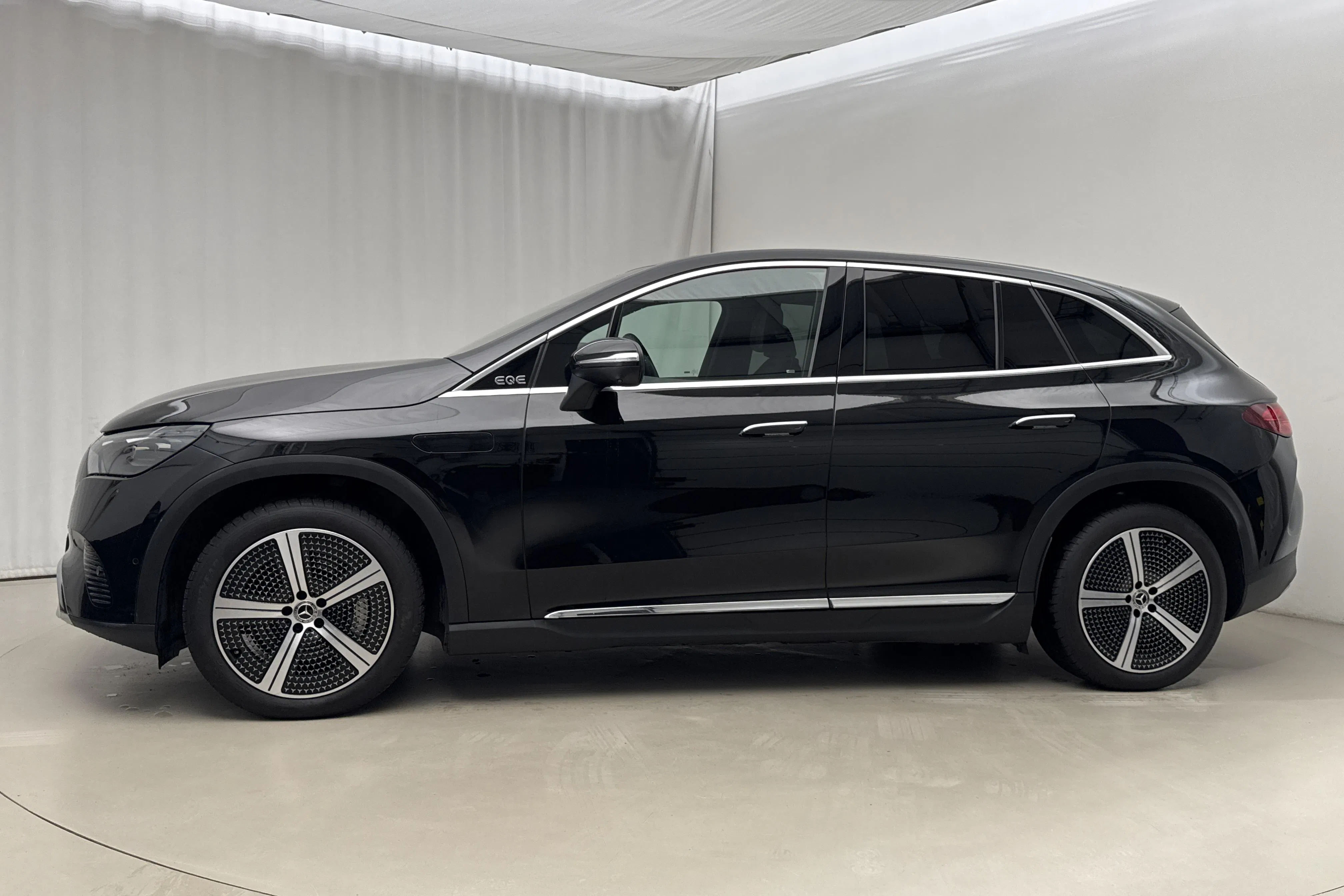 Presentationsfoto 2 av 29: Mercedes EQE 500 4Matic SUV X294 (408hk) - 7 570 mil - Automat - svart - 2024