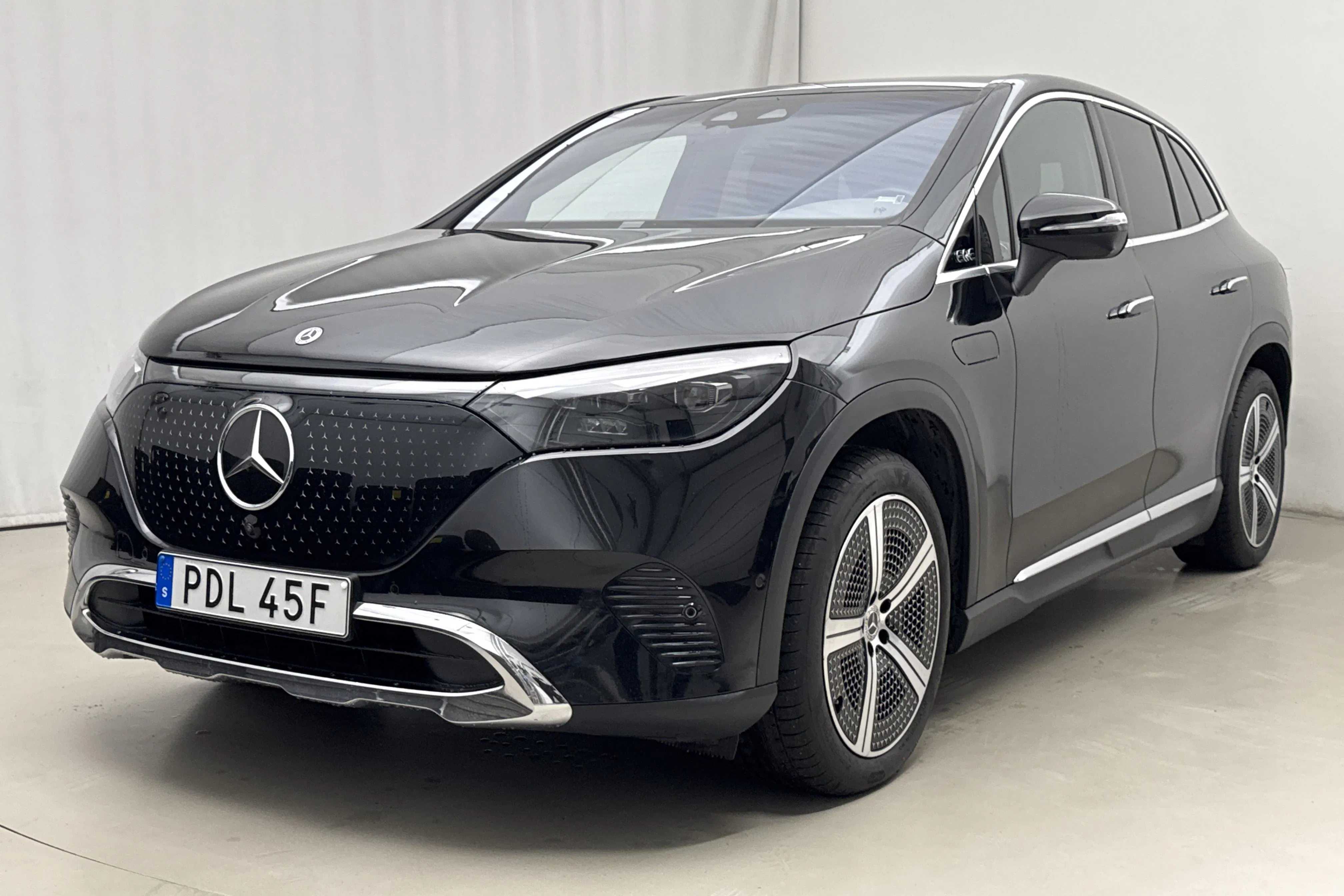 Presentationsfoto 1 av 29: Mercedes EQE 500 4Matic SUV X294 (408hk) - 7 570 mil - Automat - svart - 2024