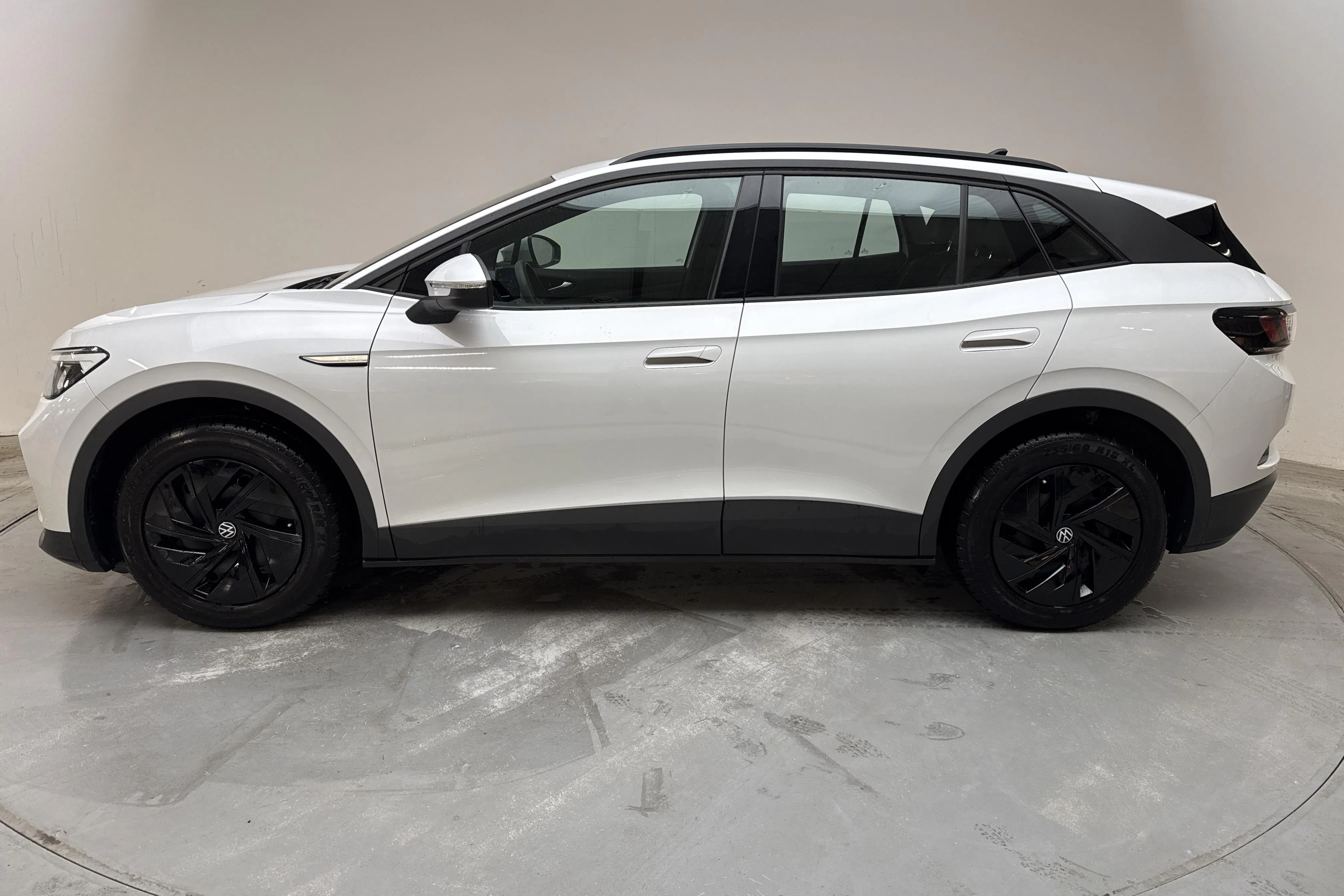 Presentationsfoto 2 av 14: VW ID.4 Pure 58kWh (148hk) - 5 617 mil - Automat - vit - 2021