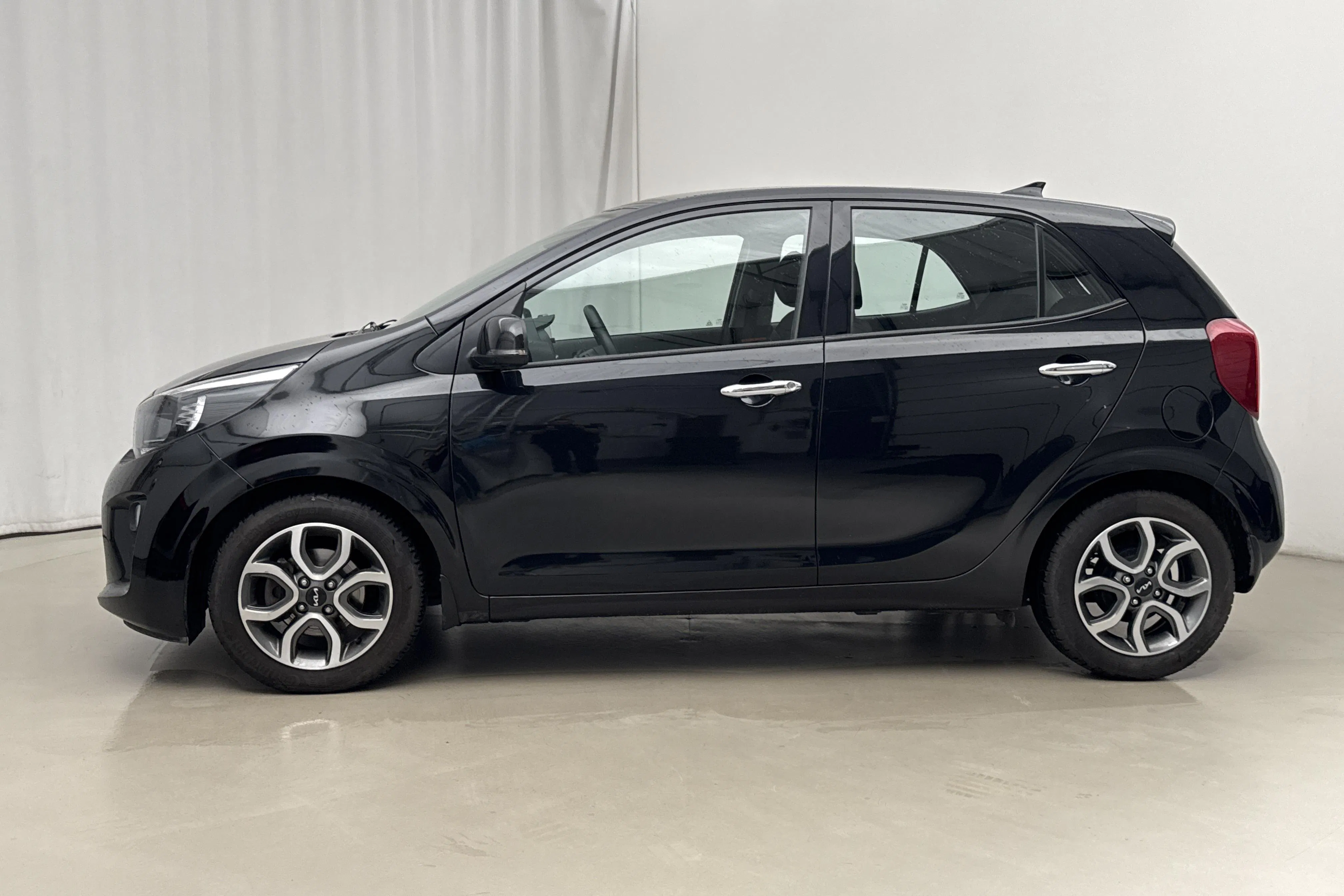 Presentationsfoto 2 av 17: KIA Picanto 1.0 DPI (67hk) - 2 890 mil - Automat - svart - 2023